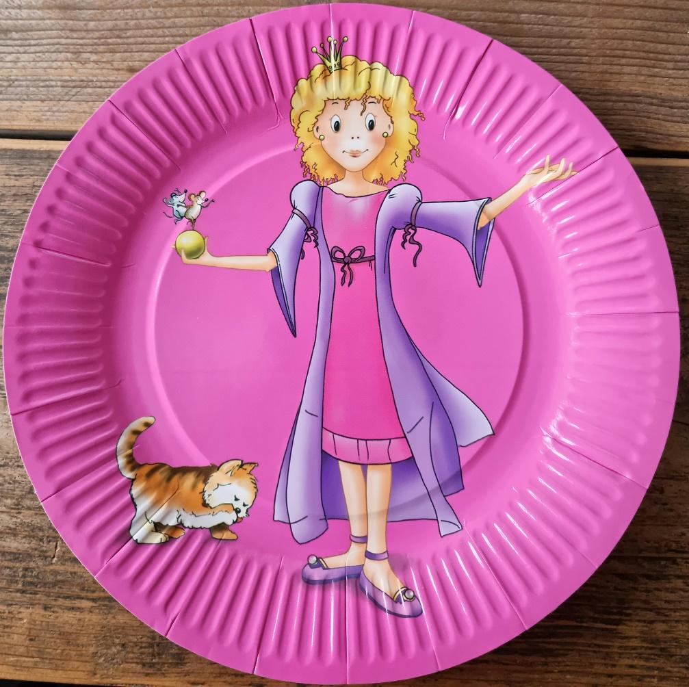 Es handelt sich um runde Teller mit geprägten leicht hochgezogenen Rändern aus Pappe aus Halbstoff aus Holz mit einem Durchmesser von etwa 23 cm. Die Pappe ist einseitig mit der comicartigen Abbildung einer Prinzessin bedruckt und mit einer dünnen Schicht aus Kunststoff überzogen, deren Dicke weniger als die Hälfte der Gesamtdicke ausmacht. Die Teller sind zum einmaligen Gebrauch bestimmt und zu 10 Stück in Kunststofffolie eingeschweißt und etikettiert.

Abbildung siehe Anlage.

Derartige Waren gehören als "andere Waren aus Pappe, Tabletts, Schüsseln und Teller, aus anderem Halbstoff als aus Bambus" zur Codenummer 4823 69 10 00 0 des Zolltarifs.