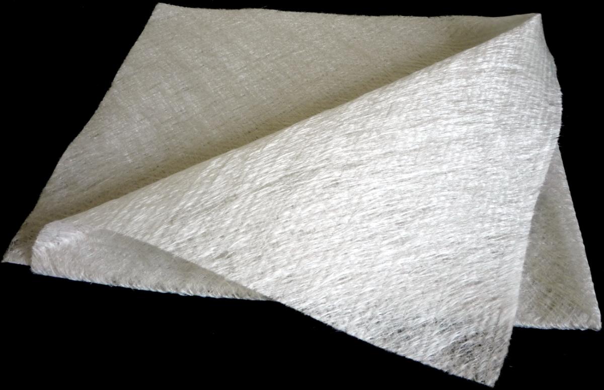 Vliesstoff, Foto siehe Anlage,
- laut Antrag:
-- rechteckig zugeschnitten (somit nicht konfektioniert); in den Abmessungen von ca. 55 cm x 51 cm,
-- aus synthetischen Filamenten (Polypropylen),
-- genadelt und thermisch verfestigt,
-- einlagig,
-- kein melt blown,
-- weder bestrichen noch überzogen,
-- mit einem Quadratmetergewicht von mehr als 70 g bis 150 g.

"Vliesstoff, aus synthetischen Filamenten, mit einem Quadratmetergewicht von mehr als 70 g bis 150 g,
 nicht bestrichen oder überzogen, andere als in den Unterpositionen 5603 1390 30 bis 5603 1390 60
 genannte"