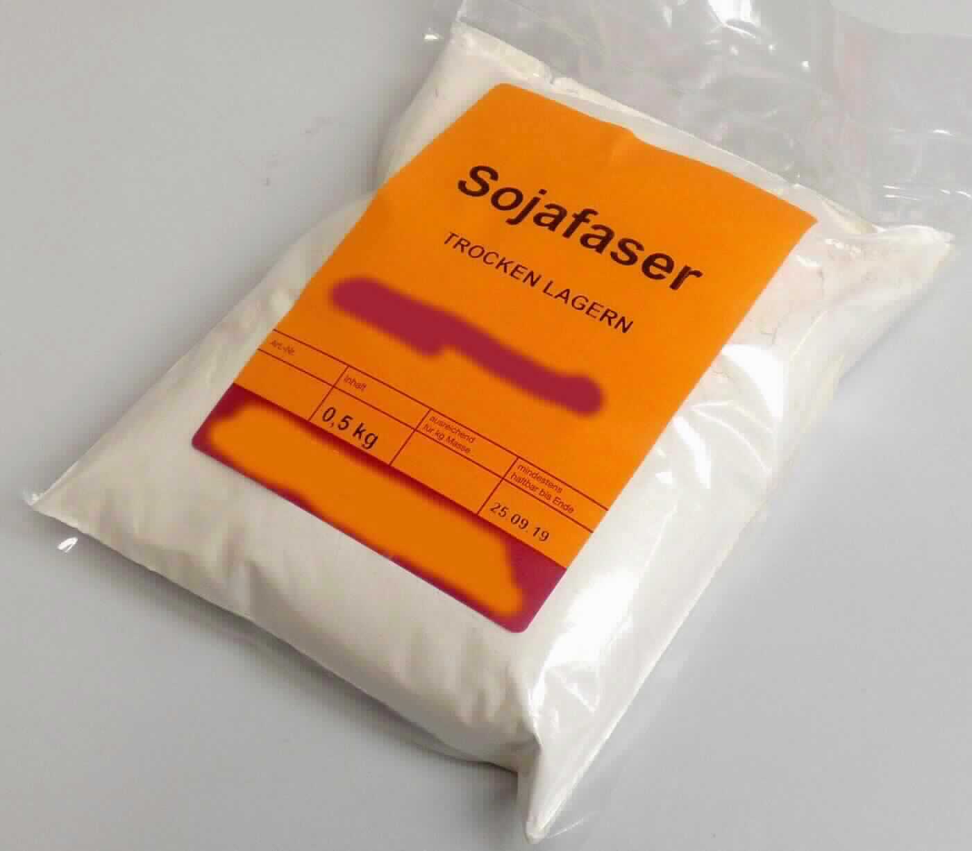 Rückstand aus entfetteten Sojabohnen

Antragsangaben: Sterilization Soy Fiber-YX100. Spezifikation (Auszug): Rohfaser : min. 60,0 %, Rohproteingehalt: max. 25 % und Aschegehalt: max. 5,0 %. 
Gemäß vorgelegtem Flussdiagramm besteht das Erzeugnis aus gemahlenen und getrockneten festen pflanzlichen Rückständen, die aus Sojabohnen gewonnen werden, denen das Öl und ein Teil der Eiweiße entzogen wurden.

Beschaffenheit des vorgelegten Warenmusters: beigefarbenes, feines, mehlartiges Pulver.

Ölkuchen und andere feste Rückstände aus der Gewinnung von Sojaöl, auch gemahlen oder in Form von Pellets.