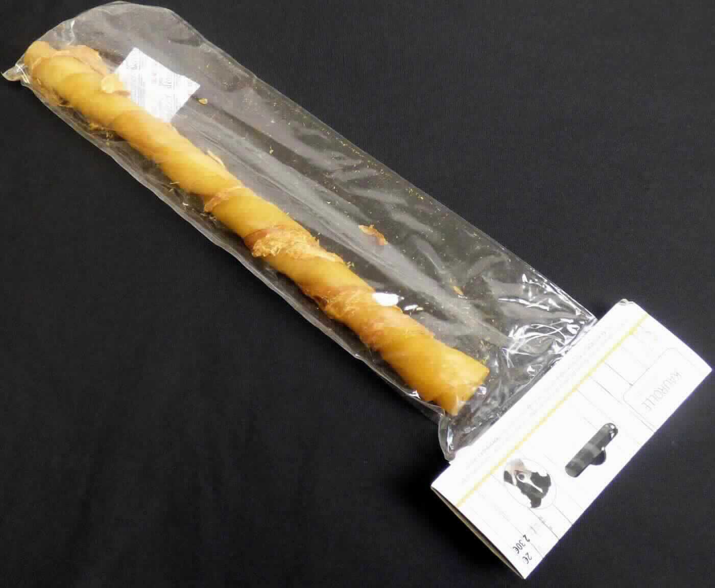 Ergänzungsfuttermittel für Hunde

Antragsangaben: Kaurolle mit Hähnchen. Gewicht: 105 g, Größe: 31,5 cm. Zusammensetzung: Schweinehaut und Hühnchen.

Beschaffenheit des Warenmusters: Transparenter Folienbeutel mit Kopfkarte, in Aufmachung für den Einzelverkauf als Hundefutter, darin enthalten eine gelbbraune, leicht glasige getrocknete Haut spiralförmig zu einer Stange gerollt und mit einem orangebraunen, schmalen, getrockneten Fleischstreifen über die gesamte Länge umwickelt.
Stärke in der Ware (gemäß Angabe): nicht enthalten.
Glucose, Glucosesirup, Maltodextrin oder Maltodextrinsirup und Milcherzeugnisse (gemäß Angabe): nicht enthalten.

Zubereitung von der zur Fütterung verwendeten Art, Hunde- und Katzenfutter, in Aufmachung für den Einzelverkauf, nicht enthaltend: Glucose, Glucosesirup, Maltodextrin, Maltodextrinsirup, Stärke oder Milcherzeugnisse.