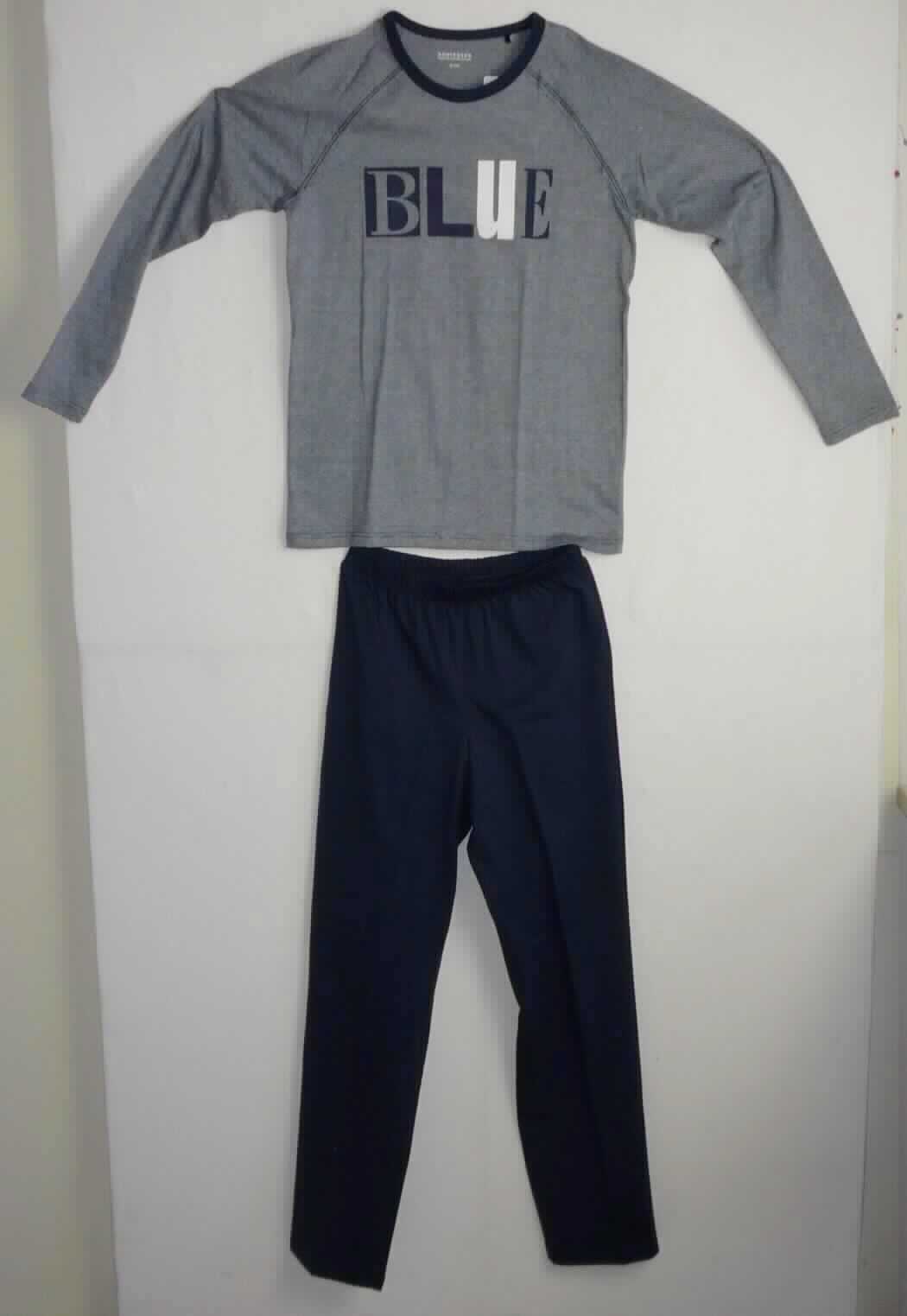 T-Shirt und lange Hose, sog. Knabenpyjama, Art. 166073, Größe 152, Foto siehe Anlage,
- in einem Polybeutel verpackt,
- als zweiteilige Zusammenstellung; kein Schlafanzug, da die Kleidungsstücke nach ihren objektiven Merkmalen 
  (insbesondere nach Schnitt, Material und Gesamteindruck) unterschiedslos im Bett oder an anderen Orten 
  getragen werden können und daher nicht dazu bestimmt sind, ausschließlich oder im Wesentlichen als
  Nachtkleidung getragen zu werden,
- keine Kombination, u. a. weil ein Kleidungsstück der Position 6109 (T-Shirt) nicht als Bestandteil einer 
  Kombination zugelassen ist,
- T-Shirt:
-- aus ca. 0,5 mm dicken (leichten), buntgewirkten Gewirken aus laut Antrag 100 % Baumwolle,
-- über den Schritt reichend (Rückenlänge: ca. 62 cm),
-- mit einem runden, leicht halsfernen Ausschnitt mit einer kontrastfarbenen Randeinfassung,
-- ohne Öffnung und ohne Verschluss,
-- mit langen, enganliegenden Ärmeln, 
-- auf der Vorderseite mit einem Aufdruck verziert,
-- am unteren Rand durch Umschlagen und Festnähen gesäumt.

"T-Shirt, aus Gewirken, aus Baumwolle"