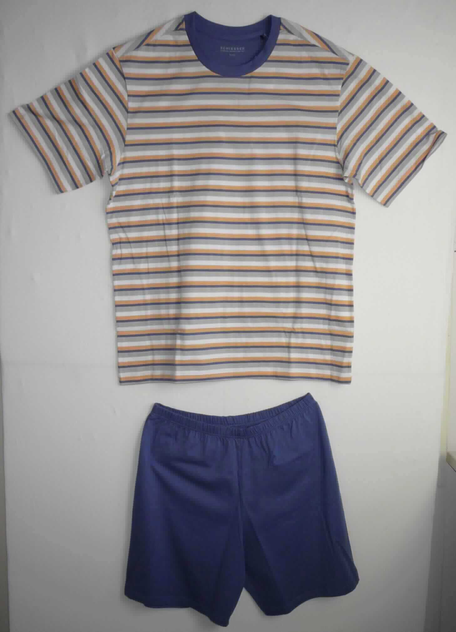 Modisches Unterhemd und kurze Hose, sog. Herrenpyjama, Art. 166789, Größe M, Foto siehe Anlage,
- als zweiteilige Zusammenstellung; kein Schlafanzug, da die Kleidungsstücke nach ihren objektiven Merkmalen 
  (insbesondere nach Schnitt, Material und Gesamteindruck) unterschiedslos im Bett oder an anderen Orten 
  getragen werden können und daher nicht dazu bestimmt sind, ausschließlich oder im Wesentlichen als
  Nachtkleidung getragen zu werden,
- keine Kombination, u. a. weil ein Kleidungsstück der Position 6109 (modisches Unterhemd) nicht als Bestandteil 
  einer Kombination zugelassen ist,
- modisches Unterhemd:
-- aus ca. 0,5 mm dicken (leichten), buntgewirkten Gewirken aus laut Antrag 100 % Baumwolle,
-- über den Schritt reichend (Rückenlänge: ca. 76 cm),
-- mit einem rundem Halsausschnitt, mit einfarbiger Randeinfassung, 
-- ohne Öffnung und ohne Verschluss,
-- mit kurzen, nicht enganliegenden Ärmeln (damit kein T-Shirt),
-- modisch gestaltet; wird unmittelbar auf der Haut getragen,
-- am unteren Rand und an den Ärmelenden durch Umschlagen und Festnähen gesäumt.

"Unterhemd, aus Gewirken, aus Baumwolle"