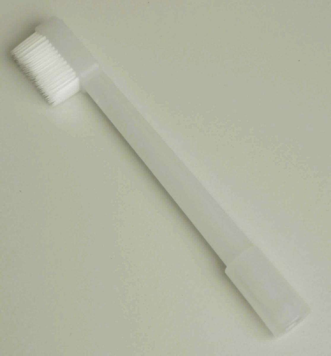Sog. Zahnbürste mit Saugventil, in Form eines ca. 11 cm langen Bürstenkopfes mit Borsten aus Kunststoff sowie Stielröhrchen, der aufgrund seiner Gestaltung sowie seines Anschlussstückes dazu bestimmt ist, über ein sog. Handstück zur Sogregulierung sowie einem Schlauch mit einer Absauganlage (nicht Gegenstand dieser vZTA-Entscheidung) verbunden zu werden, um so der Mundpflege mit gleichzeitiger kontrollierter Absaugung zu dienen.

Die Ware ist als "Bürste, Zahnbürste, die Teil einer Maschine bzw. eines Apparates ist" einzureihen.