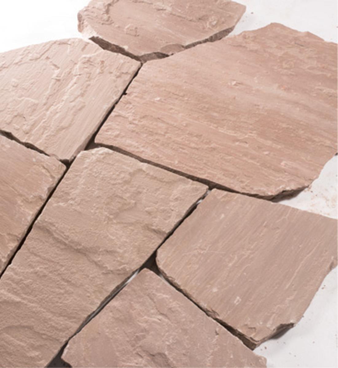 Angaben:
Polygonalplatten MODAC; Bearbeitung: Oberfläche spaltrau; Material: Sandstein; Farbe: rötlich bunt.

Befund:
Pflasterplatten aus Naturstein.