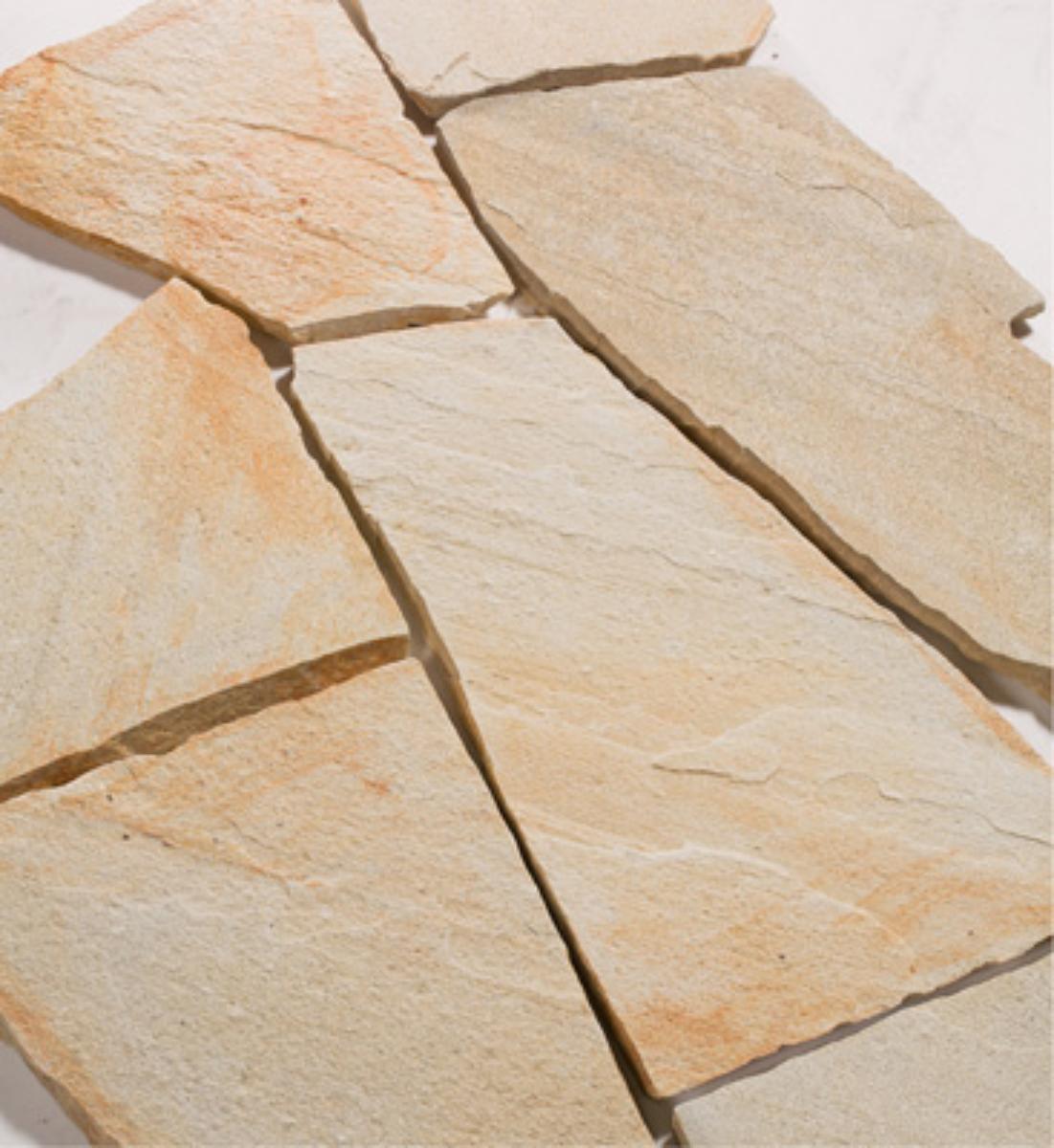 Angaben:
Polygonalplatten LIMERICK GOLD; Bearbeitung: Oberfläche spaltrau; Material: Quarzit ; Farbe: gold-gelb-gemischt.

Befund:
Pflasterplatten aus Naturstein.