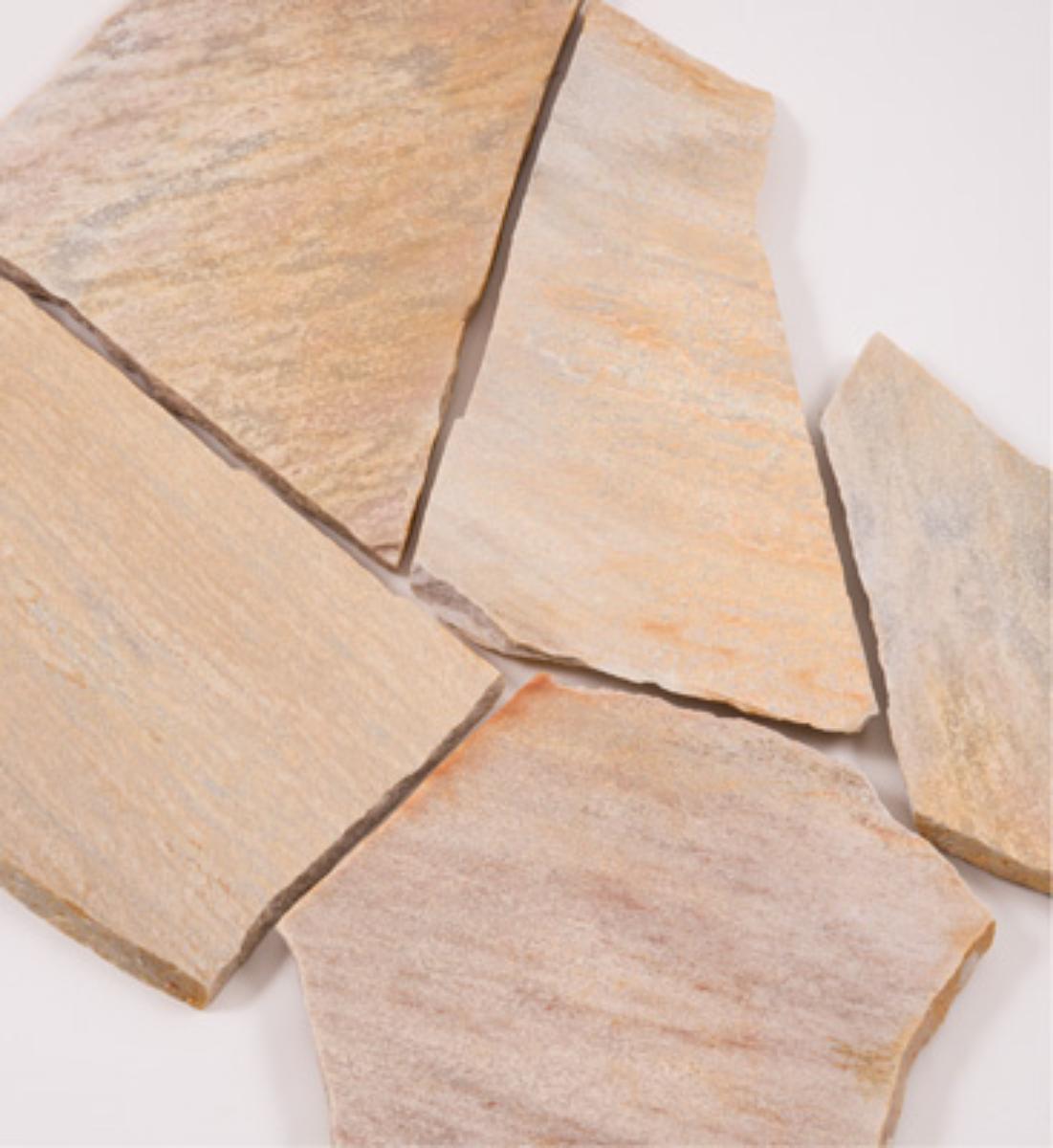 Angaben:
Polygonalplatten RIO DORADO GELB; Bearbeitung: Oberfläche spaltrau; Material: Quarzit; Farbe: gelb-gemischt.

Befund:
Pflasterplatten aus Naturstein.