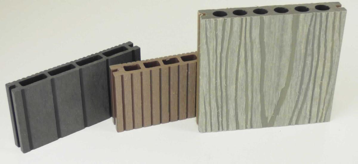 Angaben des Antragstellers:
Holzkammerdiele aus WPC (Wood Plastic Composites)
Holz-Kunststoff-Verbundstoffe für Terrassen, beidseitig geriffelt oder beidseitig strukturiert
Stärken: 22 - 25 mm / Breiten: 140 - 250 mm / Längen: 3000 - 5000 mm

Untersuchungsergebnisse an Warenmustern:
Es wurden verschiedenfarbige Teilstücke von Bodendielen in Form von Hohlkammerprofilen mit runden oder rechteckigen Kammern vorgelegt. Die Dielen sind auf der Oberfläche in Längsrichtung gerillt oder strukturiert und an den Seiten mit jeweils einer Nut versehen (siehe Abbildung).

Befund:
Es liegen Bodenbeläge aus gefülltem Kunststoff im Sinne der Position 3918 vor.