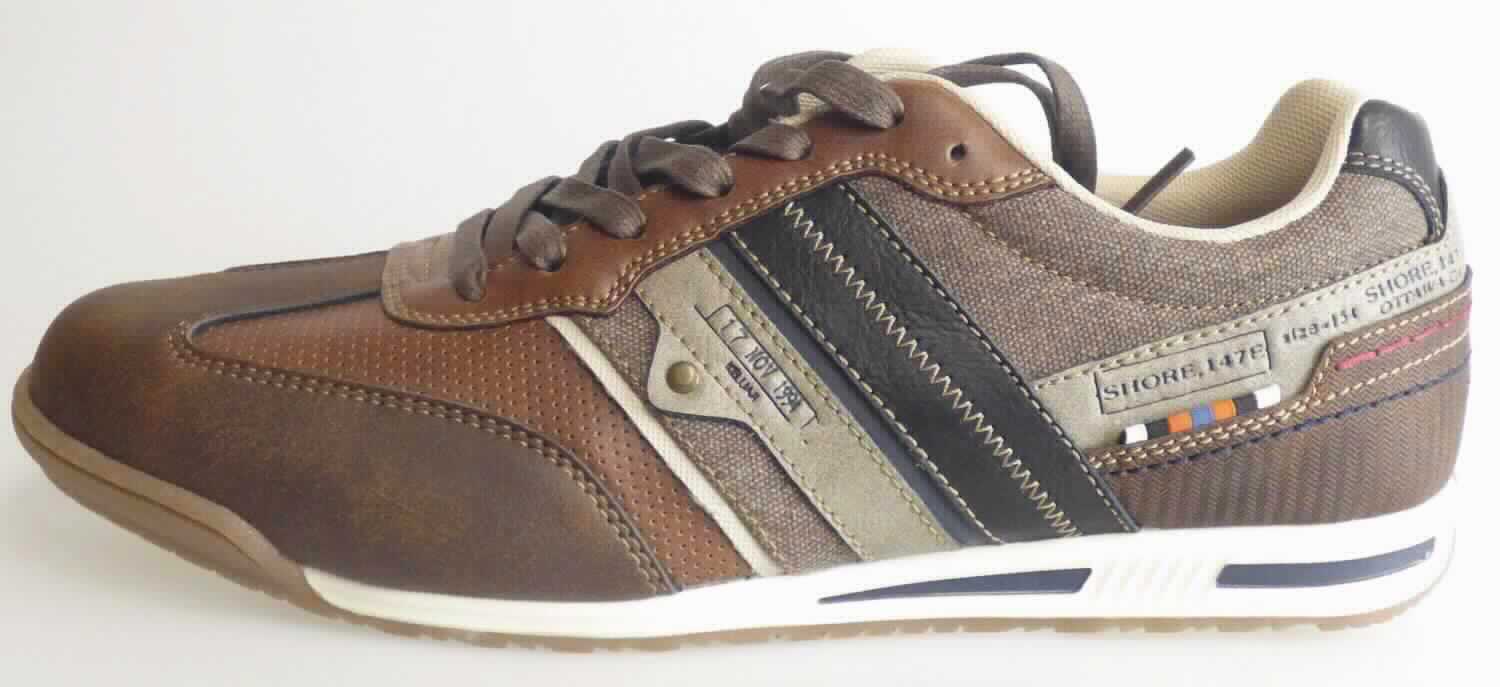 Halbschuhe (lt. Antrag: "Straßenschuhe", Größe 42, Foto siehe Anlage)
- mit Laufsohlen aus (lt. Antrag) Kunststoff,
- mit Oberteil (geschlossenes Blatt) aus Kunststoff (Spinnstoff mit einer mit bloßem Auge wahrnehmbaren 
  Außenschicht aus Kunststoff; den größten Teil der Außenfläche bildend) und Spinnstoff,
- auf das Oberteil sind Zuschnitte aus Kunststoff und Spinnstoff als Verstärkungsteile aufgesetzt,
- mit Schnürsenkelverschluss,
- nicht den Knöchel bedeckend, 
- ohne Metallschutz in der Vorderkappe,  
- mit einer Länge der Innensohle von ca. 28,3 cm,
- nicht als Männer- oder Frauenschuhe erkennbar (somit keine Ware der Unterposition 6402 9996).

"Schuhe, andere als in der Position 6401 genannte, mit Laufsohlen und Oberteil aus Kunststoff, andere als in den
 Unterpositionen 6402 1210 bis 6402 9991 genannte, nicht als Männer- oder Frauenschuhe erkennbar"