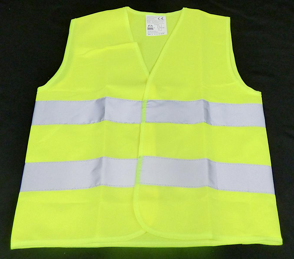 Weste, sog. Kinder-Warnweste, Artikel-Nr. 40137, in Kindergröße S (Körpergröße: 120 - 134 cm),
Foto siehe Anlage,
- in einem Polybeutel mit einem bedruckten Papiereinleger verpackt,
- aus ca. 0,4 mm dicken, einfarbigen Gewirken aus laut Antrag 100 % Polyester (synthetische
  Chemiefasern),
- über die Taille reichend (Rückenlänge: ca. 50 cm),
- vorn mit einer durchgehenden Öffnung, mit einem Klettverschluss von links über rechts
  (Knabenkleidung),
- ärmellos, mit weiten Armausschnitten,
- mit mehreren aufgenähten, ca. 5 cm breiten, reflektierenden Streifen aus Geweben versehen,
- an allen Rändern mit Gewirkestreifen eingefasst,
- wird als Warnschutzkleidung getragen.

"Weste, aus Gewirken, aus Chemiefasern, für Knaben"