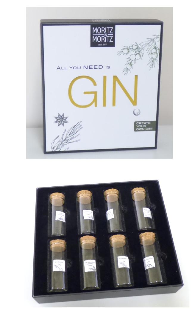 Zehnteilige Zusammenstellung, sog. Gin-Gewürz-Set, bestehend aus acht Behältnissen aus Glas,
einem Buch und einem Bogen mit Etiketten, Foto siehe Anlage,
- gemeinsam in einer Stülpdeckelbox aus Pappe mit zwei Einlagen aus Schaumkunststoff verpackt,
- nicht in Aufmachung für den Einzelverkauf, da weitere Bestandteile des Sets (die Gewürze) erst
  nach dem maßgebenden Zeitpunkt hinzugefügt werden und somit keine direkte Abgabe an den
  Endverbraucher erfolgt; die Waren stellen sich somit nicht als Warenzusammenstellung im Sinne
  der AV 3 b) dar und sind damit getrennt einzureihen,
- acht Behältnisse aus Glas:
- - zylinderförmige, oben offene Behältnisse,
- - aus nicht gefärbtem Glas (ohne Hinweise auf Herstellung aus Glasröhren),
- - mit einem Verschluss aus Kork,
- - mit einem Nenninhalt von weniger als 0,25 Liter,
- - mit einem Durchmesser von ca. 3 cm und einer Höhe von ca. 8 cm,
- - jeweils mit einem kleinen, selbstklebenden Etikett aus Papier mit der Bezeichnung und Abbildung
    eines Gewürzes sowie mit einer Gewichtsangabe versehen,
- - soll der Aufnahme von Gewürzen dienen.

„Behältnisse aus Glas, von der zu Transport- oder Verpackungszwecken verwendeten Art, keine Haus-
 haltskonservengläser, nicht hergestellt aus Glasröhren, mit einem Nenninhalt von weniger als 2,5 Liter,
 für Nahrungsmittel, andere als Flaschen, mit einem Nenninhalt von weniger als 0,25 Liter“