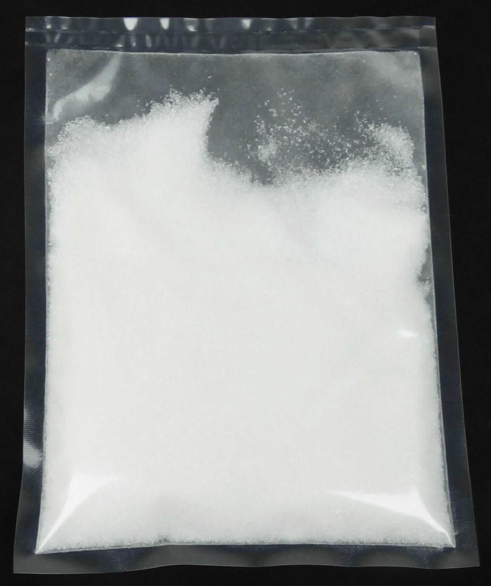 Natrium-Saccharin

Bei der Ware handelt es sich um das Natriumsalz des Saccharin, ein farbloses, kristallines Pulver. Die CAS-Nummer lautet 128-44-9. Synonyme sind unter anderem Natrium-o-Benzosulfimid und 1,2-Benzisothiazol-3(2H)-on-1,1-dioxid, Natriumsalz. Die Ware wird in der Lebensmittelindustrie als Zusatzstoff E954 bezeichnet und als künstlicher Süßstoff verwendet. Die Ware hat nach den Angaben eine Reinheit von mindestens 99,0 %.

Die Ware wird nach ihrer stofflichen Beschaffenheit als Verbindungen mit Carbonsäureimidfunktion, Imide und ihre Derivate, Saccharin und sein Natriumsalz in den TARIC-Code 2925 1100 20 eingereiht.