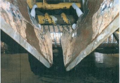 Sog. Rübenrodeschar
- in Form eines balkenartigen Einbauelements mit einem Grundkörper aus geschmiedetem Stahl
  und eingesetzen Hartmetallplatten (Abbildung siehe Anlage),
- erkennbar ausschließlich zum Aufschweißen an eine Erntemaschine (Rübenvollernter) bestimmt,
  um die Rüben aus der Erde zu heben.

"Teil, erkennbar ausschließlich für Maschinen zum Ernten von landwirschaftlichen Erzeugnissen 
 bestimmt - sog. Rübenrodeschar für Rübenvollernter"