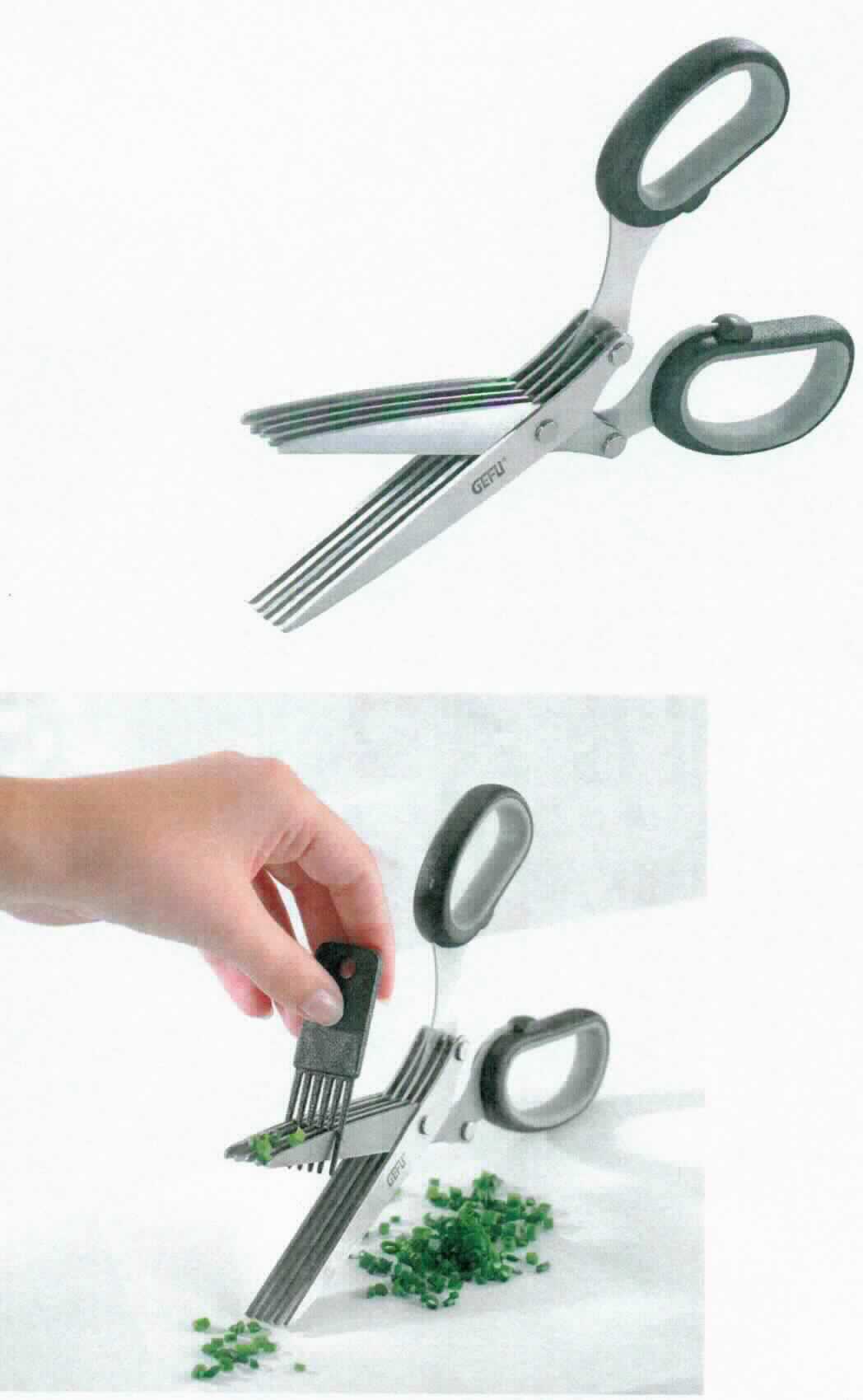 Warenzusammenstellung in Aufmachung für den Einzelverkauf, bestehend aus

- einer Kräuterschere
- - mit freiem Arm zu betätigendes Erzeugnis
- - aus 2 x 5 um einen Stift x-förmig beweglich gelagerten Scherenblättern aus 
    nicht rostendem Stahl, die
    mit zwei Griffschalen aus Kunststoff verbunden sind
- - zur leichteren Handhabung sind die Enden der Griffschalen jeweils zu einer Öse zum
    Durchstecken der Finger ausgearbeitet
- - zum Schneiden von Kräutern bestimmt

- einem Reinigungskamm aus Kunststoff, zum Reinigen der Zwischenräume der
  Scherenblätter

- gemeinsam in einer Blisterverpackung aufgemacht

- die Kräuterschere bestimmt den Charakter der Warenzusammenstellung

Abbildung siehe Anlage.

Derartige Erzeugnisse gehören als "Scheren, mit arbeitendem Teil aus unedlem Metall" zum TARIC-Code 8213 0000 00.