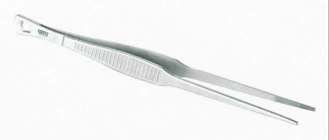 "Küchenpinzette";

- vollständig aus Stahl gefertigtes, mit freiem Arm zu handhabendes, federndes, im Griffbereich 
  geriffeltes, zangenähnliches Erzeugnis mit geraden, innenseitig gerillten Spitzen

- Gesamtlänge des Erzeugnisses ca. 30 cm

- zur Verwendung in der Küche

- in einer Blisterverpackung für den Einzelverkauf aufgemacht

Abbildung siehe Anlage.

Derartige Erzeugnisse gehören als "Pinzetten, mit arbeitendem Teil aus unedlem Metall" zum 
TARIC-Code 8203 2000 00.