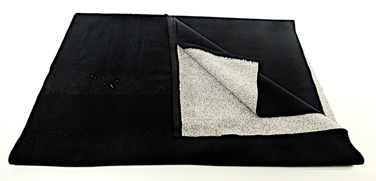 Textillaminat, sog. SmellRes Soft Möbelbezugsstoff, Foto siehe Anlage,
- als Meterware, laut Antrag mit einer Breite von 141 cm,
- laut Untersuchungsergebnis:
- - aus zwei mit ihrer ganzen Fläche aufeinanderliegenden und so miteinander durch Kleben verbun-
    denen Lagen:
- - - mit einer Oberlage (Schauseite):
- - - - aus einem buntgewirkten, geschmirgelten Kuliergewirke aus laut Antrag Polyester 
        (synthetische Chemiefasern),
- - - - keine Flor- oder Schlingenoberfläche enthaltend,
- - - - keine Elastomergarne oder Kautschukfäden enthaltend,
- - - mit einer Unterlage:
- - - - aus einem gefärbten, gerauten Kettengewirke aus laut Antrag Polyester (synthetische Chemie-
        fasern),
- laut Antrag zur Verwendung als Möbelbezugsstoff in der Möbelindustrie,
- insbesondere im Hinblick auf die Verwendung verleiht das die Schauseite bildende Kuliergewirke der
  Ware ihren wesentlichen Charakter.

"Gewirke, anderes als in den Positionen 6001 bis 6005 genannte, aus synthetischen Chemiefasern,
 buntgewirkt"