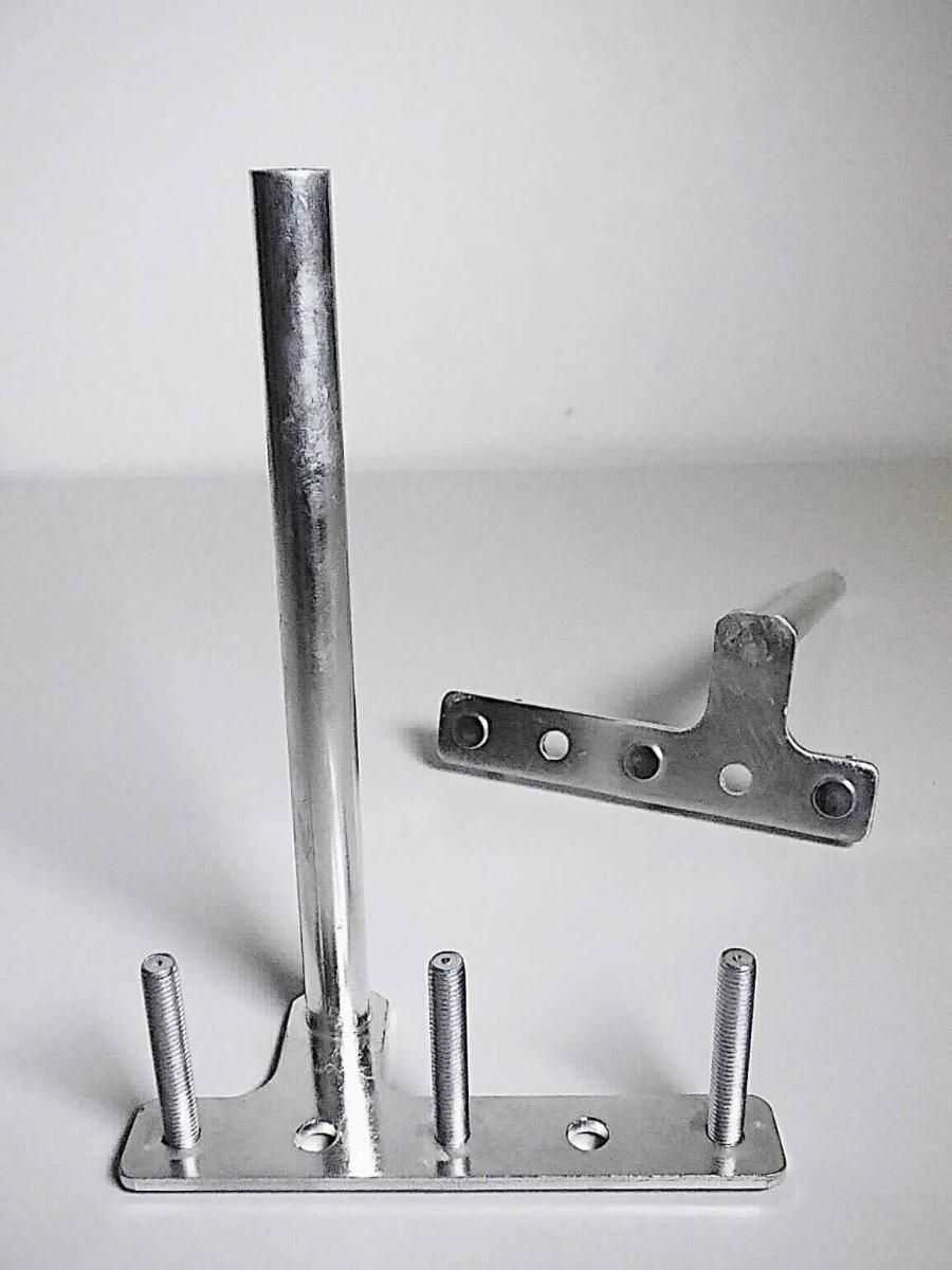 Sog. Sammelschiene,
- bestehend aus einem spezifisch geformten Körper aus Kupfer (CW004A),
- z.T. mit Einpressgewindebolzen aus Stahl (C45) mit Außengewinde und oder Einpressgewindebolzen aus Kupfer mit
  Innengewinde
- in unterschiedlichen Abmessungen, verzinkt oder mit anderen Oberflächenveredelungen,
- für eine Spannung von unter 1000 V,
- dient der Zusammenführung verschiedener Spannungsquellen,
- zum Herstellung einer elektrischen Verbindung durch Festschrauben (kein Stecken) eines Batteriekabels auf der einen Seite und zum Verbinden einzelner Batteriezellkabel auf der anderen Seite.

Die Ware ist als "elektrisches Gerät zum Verbinden von elektrischen Stromkreisen, für eine Spannung von 1000 V oder weniger, keine Steckvorrichtung, Verbindungs- und Kontaktelement für Drähte und Kabel" einzureihen.

Anlage: 1 Abbildung
