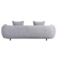 Bei dem sog. „Komfort Sofa Norana Grau, Varianten ID: 60639“ handelt es sich um eine Warenzusammenstellung in Aufmachung für den Einzelverkauf, bestehend aus einem Sitzmöbel in Form eines Sofas und zwei Kissen (55 cm x 55 cm).

Das ca. 234 cm x 80 cm x 103 cm (B x H x T) große Sofa besteht im Wesentlichen aus einem innenliegendem Gestell aus Holz und einer gepolsterten Sitzfläche sowie gepolsterten Arm- und Rückenlehnen. 

Das Sofa bestimmt im Hinblick auf die Bedeutung für die Verwendung und in Bezug auf den Umfang den Charakter der Warenzusammenstellung.

Die auf den Boden zu stellende Ware ist als „anderes als von der Position 9402 erfasstes Sitzmöbel, nicht von den Unterpositionen (HS) 9401 10 bis 9401 59 erfasst, mit Gestell aus Holz, gepolstert“ einzureihen.