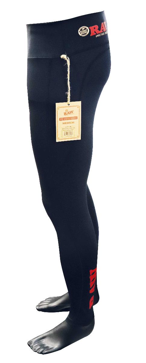 Lange Hose, Größe S, Foto siehe Anlage,
- laut Antrag:
-- in einer bedruckten Papptüte verpackt,
-- aus ca. 0﻿,﻿6 mm dicken, einfarbigen Gewirken aus 78 % Polyester und 22 % Spandex (beides
   synthetische Chemiefasern),
-- in der Taille abschließend, mit einem angesetzten, doppelt gearbeiteten, ca. 9 cm breiten
   Taillenbund, der am oberen Rand über ein eingenähtes, ca. 0﻿,﻿8 mm dickes, sog. Gummiband 
   verfügt,
-- ohne Öffnung und ohne Verschluss,
-- an der rechten Seite mit einer aufgesetzten, schmalen Tasche,
-- hinten mit kontrastfarbenen Aufdrucken verziert,
-- mit knöchellangen Hosenbeinen; an den Beinabschlüssen durch Umschlagen und Festnähen
   gesäumt,
- ohne Hinweise auf den Trägerkreis (unisex),
- erfüllt die Merkmale zur Einreihung als lange Hose, somit keine Strumpfhose ohne Fußteil.

"Lange Hose, aus Gewirken, für Frauen, aus synthetischen Chemiefasern"