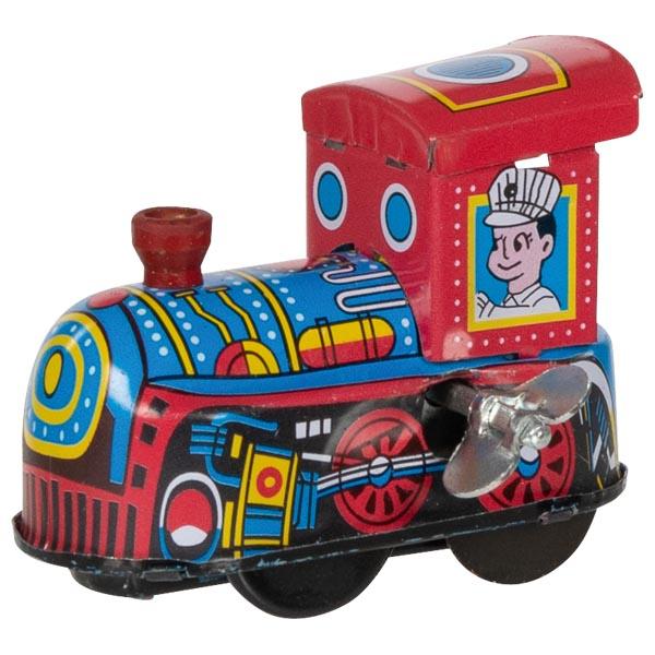 Bei dem durch eine Abbildung veranschaulichten und als "Artikel 14180 - Mini Lokomotive"
bezeichneten Spielzeug handelt es sich um eine stilisierte Dampflokomotive
- vollständig aus Blechen aus unedlem Metall hergestellt,
- mit ausgestaltetem Führerstand und Schornstein,
- überwiegend rot und blau lackiert und mit aufgedruckten Details (u.a. Fenster mit Lokführer),
- an der Unterseite mit vier Rädern versehen,
- mit einem Aufziehmotor mit seitlich herausragendem Aufziehschlüssel ausgestattet,
-- wird der Motor mit Hilfe des Schlüssels aufgezogen, setzt sich die Lokomotive in Bewegung,
- dient der spielerischen Unterhaltung insbesondere von Kindern.
- in einer bedruckten Pappschachtel aufgemacht.

Zolltarifrechtlich liegt "anderes Spielzeug, nicht von den Unterpositionen (KN) 9503 0010 bis
9503 0070 erfasst, mit eingebautem Motor, aus anderen Stoffen als Kunststoff" vor.