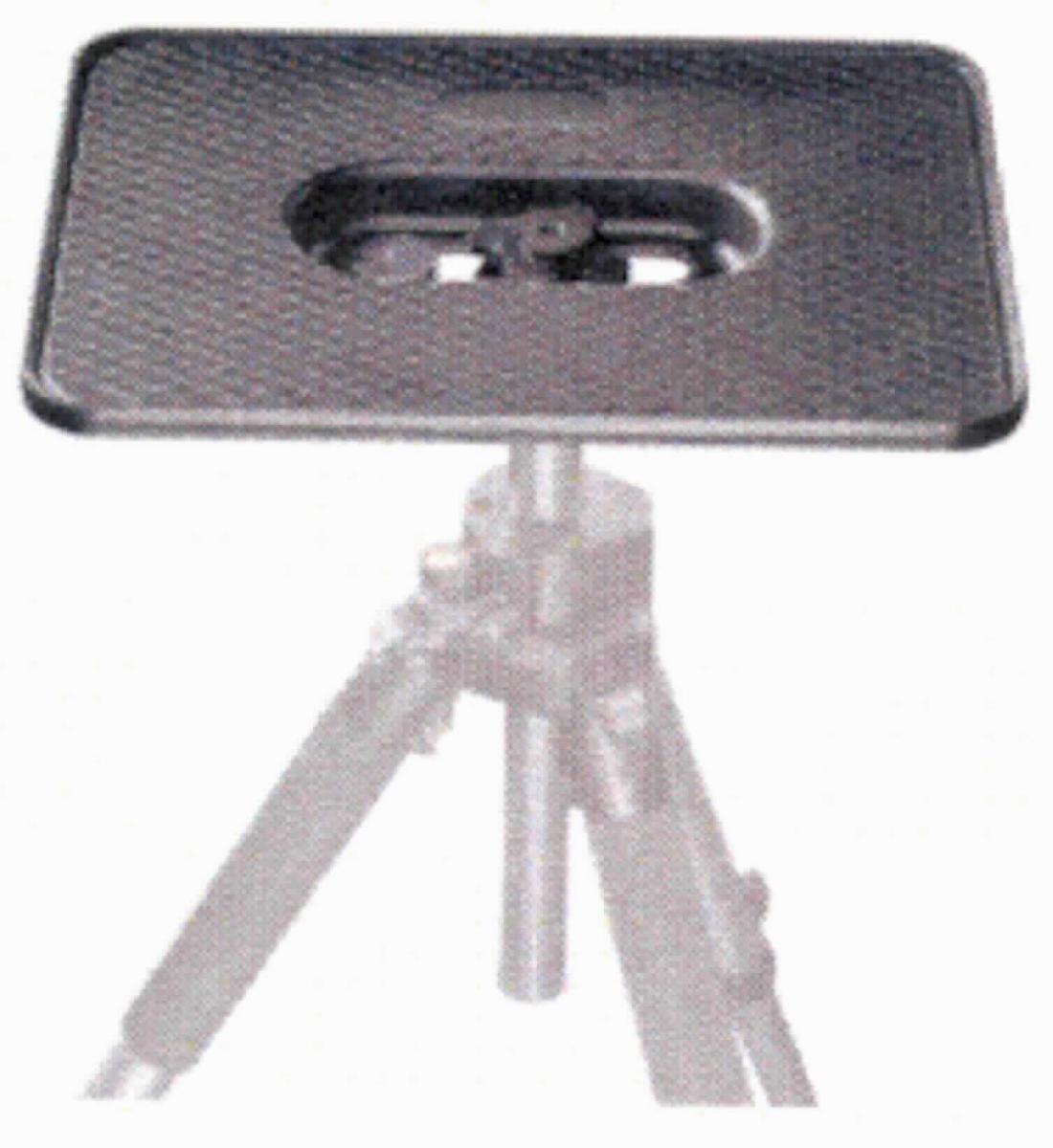 Es handelt sich um rechteckige Platten mit abgerundeten Ecken aus Aluminiumguss, die mittig mit zwei durchgängigen Lochungen versehen sind und ein Anschlussgewinde zur Befestigung an einem Stativ oder Ähnlichem aufweisen. Die Erzeugnisse dienen nach der Befestigung als Haltevorrichtung und Abstellmöglichkeit für z. B.  Laptops, Beamer und Projektoren (nicht Gegenstand dieser vZTA). 
Abmessungen: ca. 35 cm x 25 cm x 3 cm.
-Materialangaben lt. Antragsteller-

Abbildung siehe Anlage.

Derartige Erzeugnisse gehören als "andere (als in den TARIC-Codes 7616 1000 10 bis 7616 9910 91 genannte) Waren aus Aluminium" zum TARIC-Code 7616 9910 99.