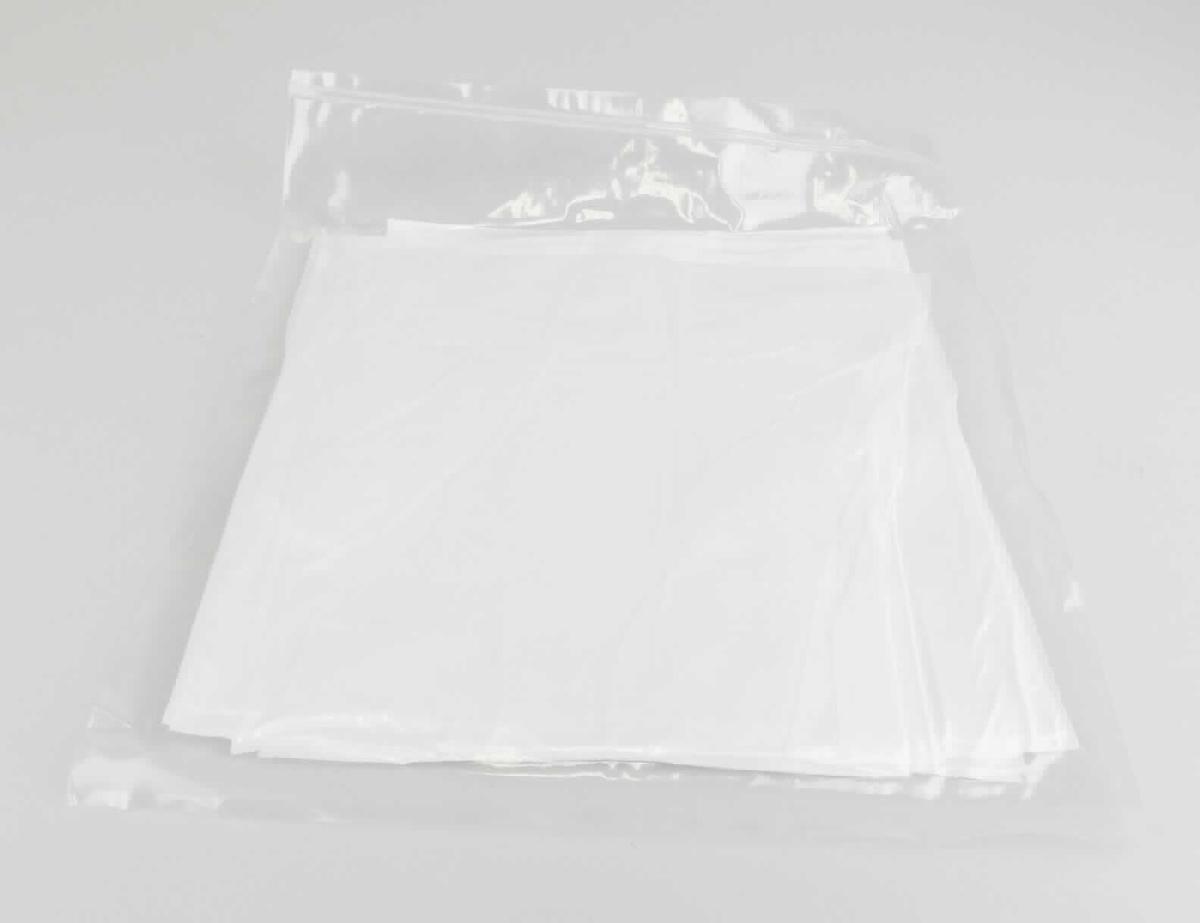 Kuliergewirke, sog. Wischtücher für den Reinraum, Art. 06209, Foto siehe Anlage,
- in einem Polybeutel mit einem technischen Datenblatt verpackt,
- lediglich quadratisch heiß zugeschnitten (somit nicht konfektioniert), laut Antrag in den Abmessungen von 
  23 cm x 23 cm,
- aus synthetischen Chemiefasern (laut Antrag Polyester),
- keine Elastomergarne oder Kautschukfäden enthaltend,
- kein Samt, Plüsch, Schlingengewirke oder Schlingengestricke,
- keine Raschelspitze.

"Gewirke, mit einer Breite von weniger als 30 cm, anderes als solche der Positionen 6001 und 6002, aus 
 synthetischen Chemiefasern, anderes als in der Unterposition 6003 3010 genannte"