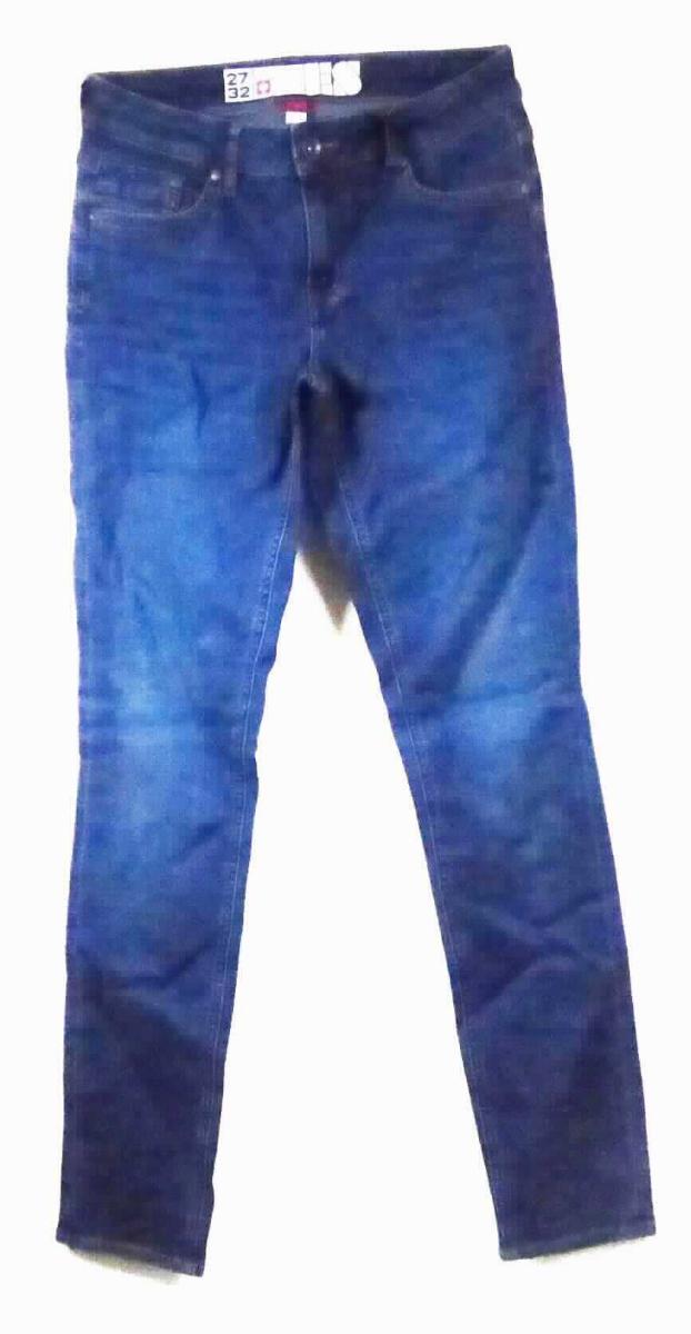 Lange Hose, sog. e.s. 5-Pocket-Stretch-Jeans, Damen, A3-Art. 9588034, Größe 36, Foto siehe Anlage,
- in einem Polybeutel verpackt,
- aus ca. 0,7 mm dicken, buntgewebten, köperbindigen Denimgeweben aus laut Antrag 52 % Baumwolle, 
  40 % Modal (künstliche Chemiefasern), 5 % Elastomultiester und 3 % Elasthan (beides synthetische 
  Chemiefasern),
- in der Taille abschließend; mit einem ca. 4 cm breiten, angesetzten Bund mit Gürtelschlaufen,
- vorn mit einer Öffnung mit Reißverschluss und Patte von links über rechts (Männerkleidung), die im Taillenbund 
  mit einem Knopf geschlossen wird,
- vorn mit zwei eingesetzten, offenen Taschen und einer aufgesetzten, kleinen Tasche sowie mit zwei 
  aufgesetzten, offenen Gesäßtaschen,
- mit knöchellangen Hosenbeinen; an den Beinabschlüssen durch Umschlagen und Festnähen gesäumt,
- keine Arbeits- und Berufskleidung.

"Lange Hose, aus Geweben, für Männer, aus Baumwolle, keine Arbeits- und Berufskleidung, aus Denim"