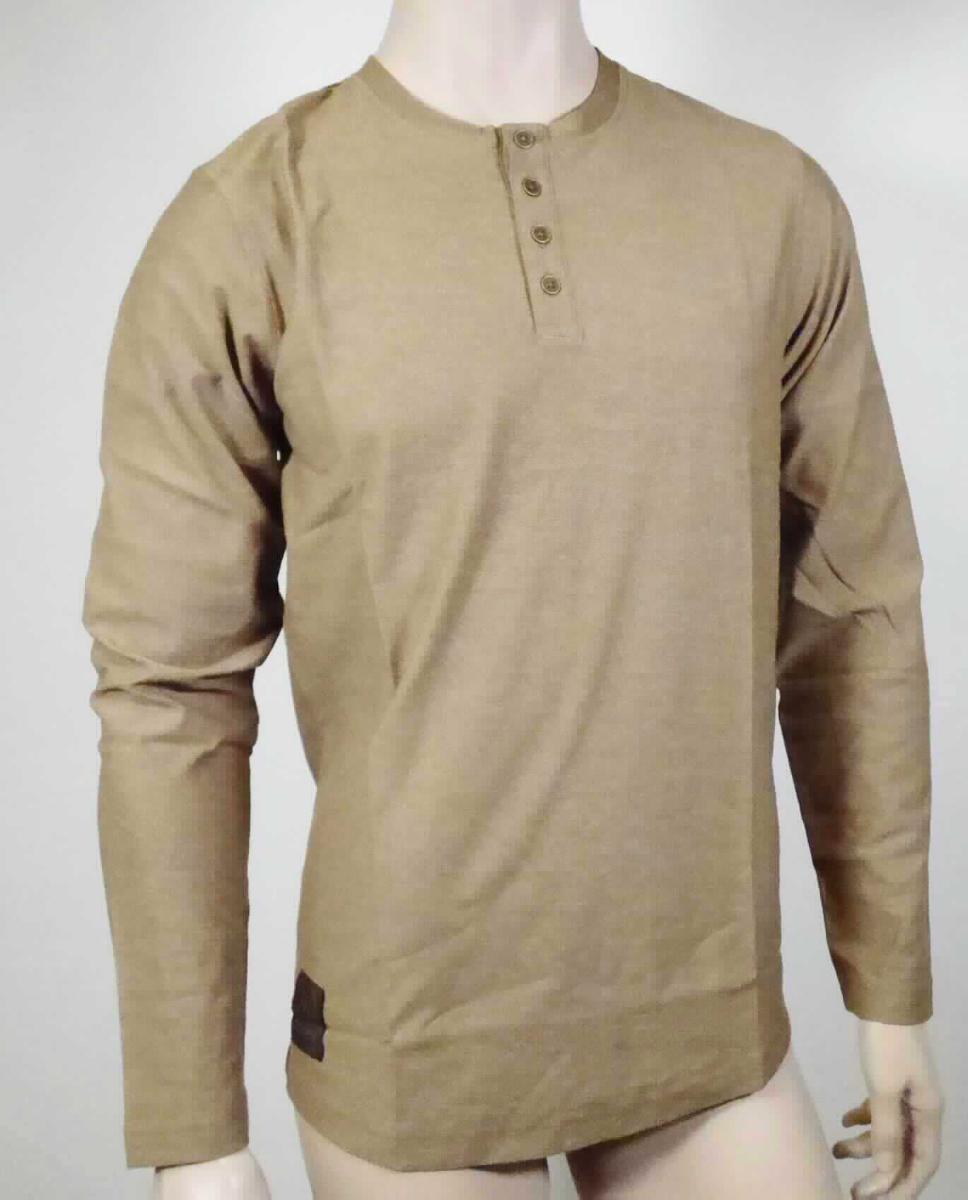 Hemd, sog. Longsleeve e.s. vintage, A3-Art. 2143039, Größe S, Foto siehe Anlage,
- in einem Polybeutel verpackt,
- aus ca. 0,8 mm dicken, einfarbigen Gewirken aus laut Antrag 80 % Baumwolle und 20 % Polyester (synthetische 
  Chemiefasern); mit durchschnittlich mehr als 10 Maschen je linearen Zentimeter in jeder Richtung,
- über die Taille reichend (Rückenlänge: ca. 75 cm),
- ohne Kragen, mit einem runden Halsausschnitt mit Randeinfassung,
- vorn mit einer nicht durchgehenden Öffnung mit Knopfverschluss von links über rechts (Männerkleidung),
- mit langen Ärmeln; an den Ärmelenden durch Umschlagen und Festnähen gesäumt,
- am unteren Rand durch Umschlagen und Festnähen gesäumt.

"Hemd, aus Gewirken, für Männer, aus Baumwolle"