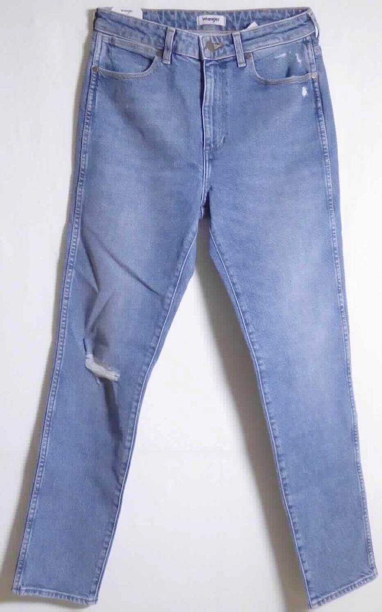 Lange Hose, sog. Wrangler Retro Skinny vintage noise, Größe 28/32, Foto siehe Anlage,
- in einem Polybeutel verpackt,
- aus ca. 1 mm dicken, buntgewebten, köperbindigen Denimgeweben aus laut Antrag 99 % Baumwolle und 1 %
  Elasthan (synthetische Chemiefasern),
- in der Taille abschließend; mit einem ca. 3,5 cm breiten, angesetzten Bund mit Gürtelschlaufen,
- vorn mit einer Öffnung mit Reißverschluss und Patte von links über rechts (Männerkleidung), die im Taillenbund 
  mit einem Knopf geschlossen wird,
- vorn mit zwei eingesetzten, offenen Taschen und einer aufgesetzten, offenen, kleinen Tasche sowie mit zwei 
  aufgesetzten, offenen Gesäßtaschen,
- mit knöchellangen Hosenbeinen,
- vorn mit einem Loch am rechten Hosenbein versehen,
- an den Beinabschlüssen durch Umschlagen und Festnähen gesäumt,
- keine Arbeits- und Berufskleidung.

"Lange Hose, aus Geweben, für Männer, aus Baumwolle, keine Arbeits- und Berufskleidung, aus Denim"