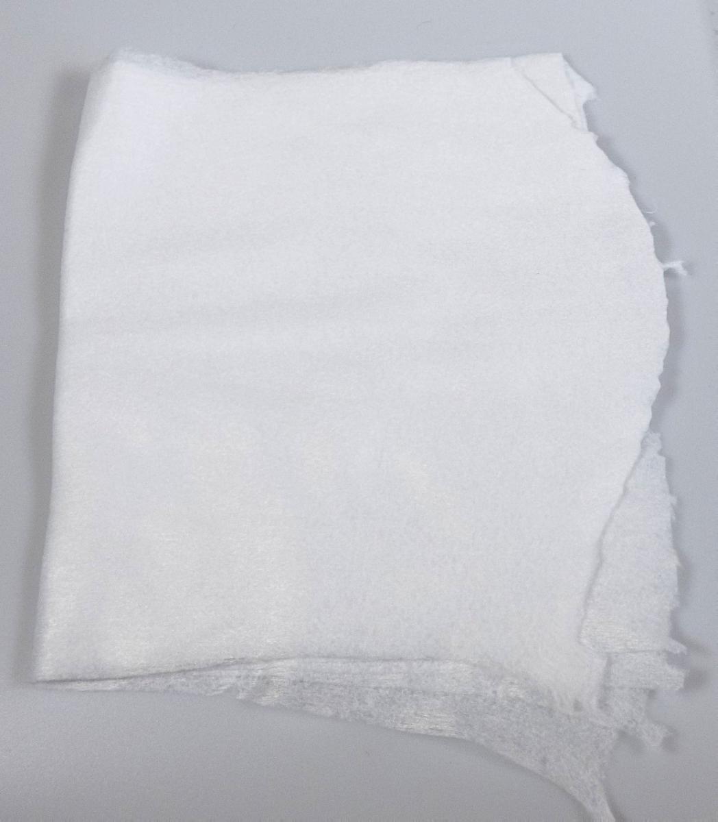Vliesstoff, sog. Trägermaterial, Foto siehe Anlage,
- als Meterware,
- laut Untersuchungsergebnis:
-- aus synthetischen und künstlichen Spinnfasern (laut Antrag Polyester und Viskose),
-- im Wasserstrahlverfahren mechanisch verfestigt,
-- keine Filamente und keine heißluftgezogenen (meltblown) Fasern enthaltend,
-- mit einem Quadratmetergewicht von laut Antrag mehr als 25 g bis 70 g,
-- weder bestrichen noch überzogen,
-- einlagig.

"Vliesstoff, anderer als in den Unterpositionen 5603 11 bis 5603 14 genannte, mit einem
 Quadratmetergewicht von mehr als 25 g bis 70 g, nicht bestrichen oder überzogen, anderer als in den
 Unterpositionen 5603 9290 10 bis 5603 9290 80 genannte"