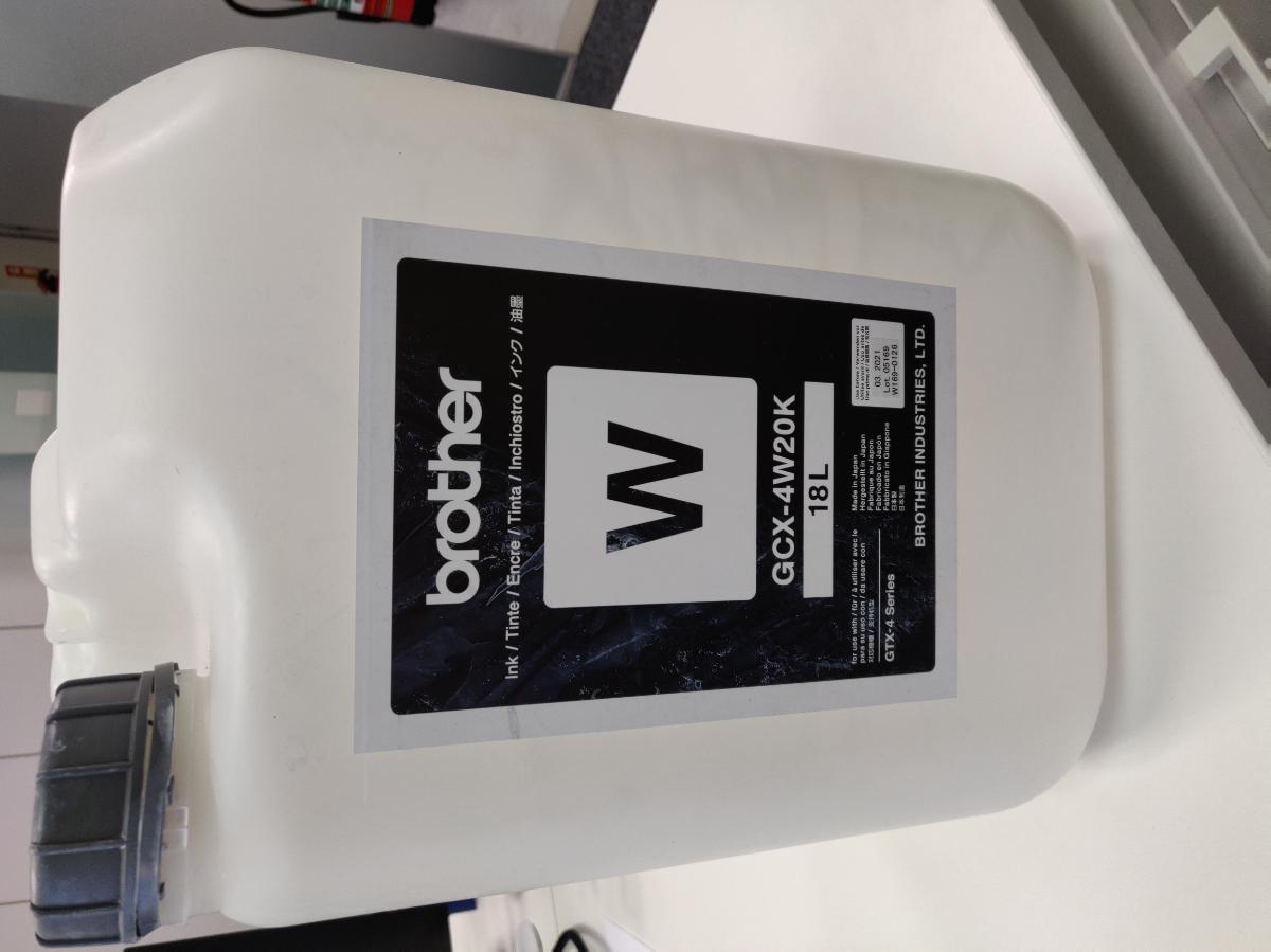 Angaben:
Tinte, weiß; wasserbasierte, pigmenthaltige Tinte; zum Bedrucken von Textilien mittels Tintenstrahltechnik auf dem Textildrucker Brother GTX424 Pro Bulk; zum Nachfüllen des am Drucker befindlichen Tanks; im Kanister mit separatem Chip zum Buchen der eingeführten Tintenmenge.

Befund:
andere Tinte