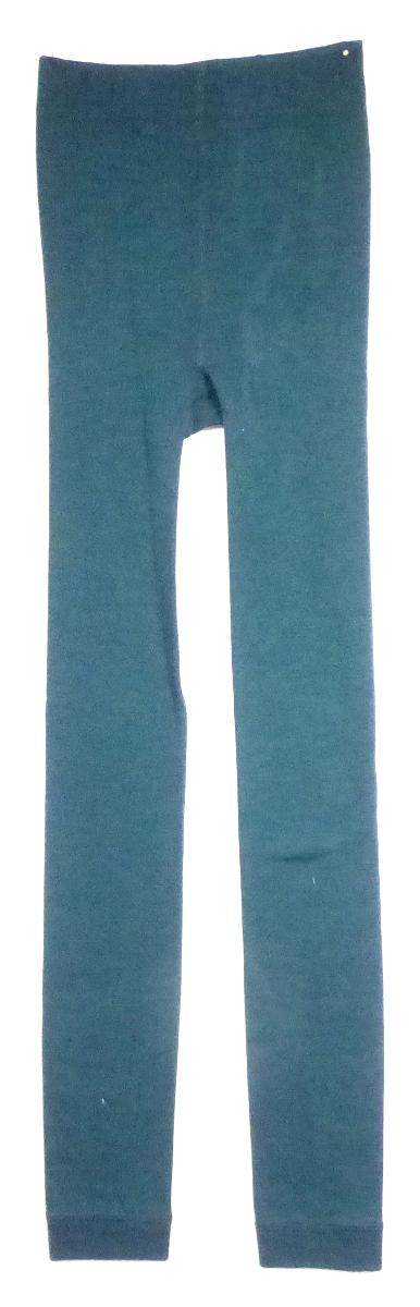 Strumpfhose, Größe 42/44, Foto siehe Anlage,
- in einer bedruckten Pappbanderole verpackt,
- aus ca. 1,1 mm dicken, einfarbigen, einseitig (Innenseite) gerauten Gewirken aus laut Antrag
  synthetischen Chemiefasern,
- laut Untersuchungsergebnis mit einem Titer der einfachen Garne von mehr als 67 dtex,
- in der Taille abschließend; mit einem ca. 4 cm breiten, doppelt gearbeiteten, elastischen Bund,
- ohne Öffnung und ohne Verschluss,
- mit einem erweiternden Einsatz im Schritt und Gesäßbereich,
- im Strumpfbereich nahtlos gewirkt; mit knöchellangen Hosenbeinen ohne Fußteil,
- an den Beinabschlüssen durch Umschlagen und Festnähen gesäumt,
- ohne degressive Kompression,
- kennzeichnet sich nach dem Verwendungszweck, der Herstellungsweise und der Ausstattung als
  Strumpfhose ohne Fußteil, somit keine lange Hose und auch keine Unterhose.

"Strumpfhose, aus Gewirken, andere als solche mit degressiver Kompression, aus synthetischen
 Chemiefasern, mit einem Titer der einfachen Garne von mehr als 67 dtex"