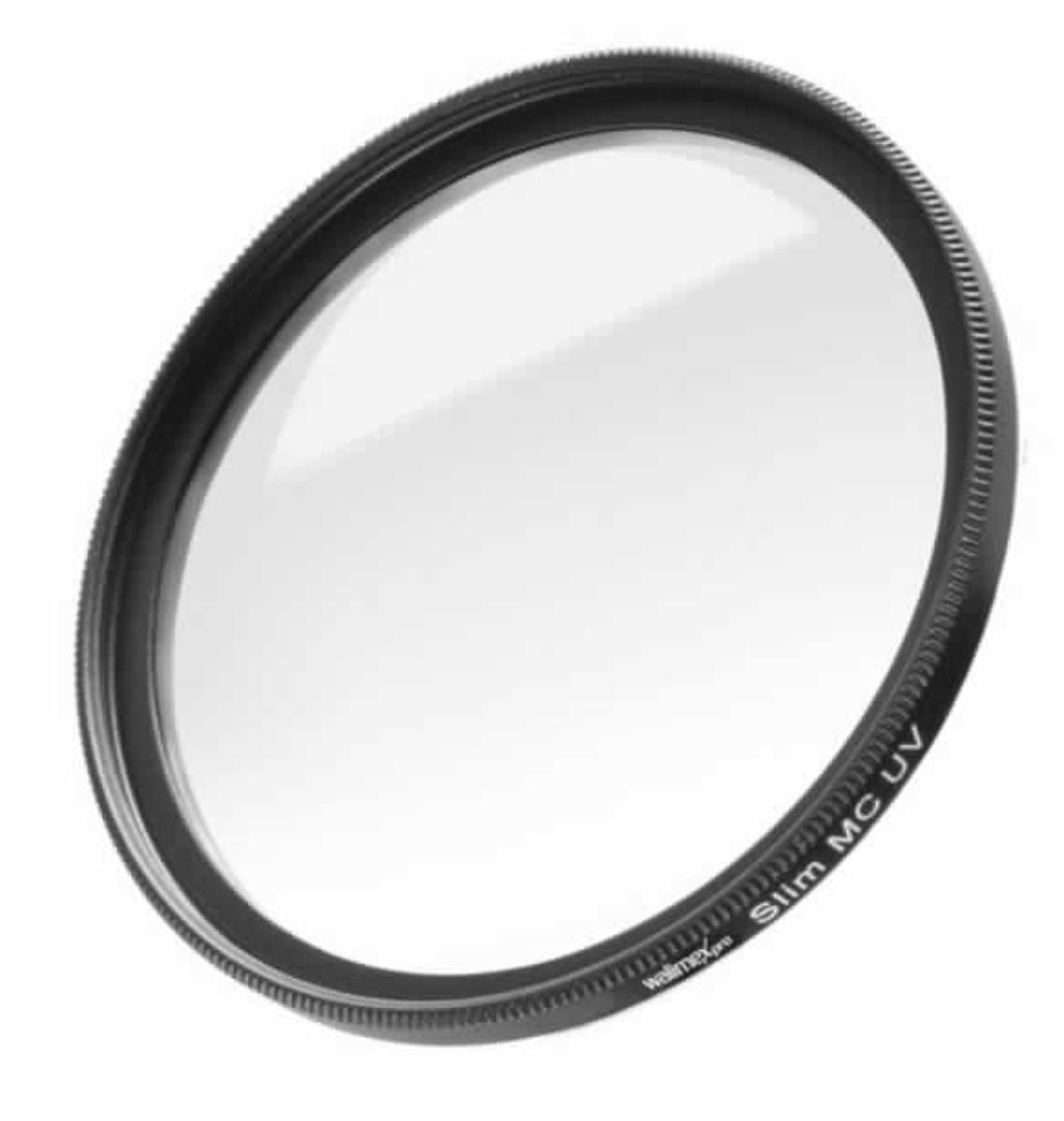 Sog. Walimex pro UV-Filter slim MC 43 mm, in Form eines runden, in einem Metallrahmen mit zusätzlichem Frontgewinde gefassten, UV-Licht absorbierenden, mehrschichtvergüteten Filter aus optisch bearbeitetem, planparallel geschliffenem Filterglas. Der Durchmesser beträgt 43 mm, die Höhe 6 mm, das Gewicht 15 g.
Äußere Form: siehe Abbildung in der Anlage. 
Der UV-Filter wurde für die Landschaftsfotografie entwickelt und wird auf ein Foto-Objektiv (nicht Gegenstand dieser vZTA-Entscheidung) geschraubt. Er blockiert ultraviolettes Licht, macht Fernsichten möglich, weil der sog. Dunst gemildert wird. Der Bildeindruck vermittelt dadurch sattere Farben und eine höhere Schärfe. Durch das zusätzliche Frontgewinde sind weitere Filter kombinierbar.
Das Erzeugnis ist in einer passenden, für die dauerhafte Aufbewahrung geeigneten Schutzhülle verpackt.

Die Ware wird als "optisches Element, aus Stoffen aller Art, für Instrumente und Geräte, gefasst, nicht aus nicht optisch bearbeiteten Glas, Filter" eingereiht.