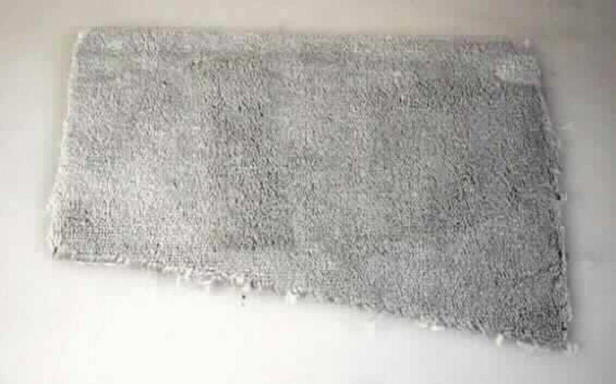 Plüschgewirke, sog. Frotteeplüschstoff, Foto siehe Anlage,
- als Meterware, laut Antrag mit einer Breite von ca. 160 cm,
- laut Untersuchungsergebnis:
-- aus synthetischen Chemiefasern (laut Antrag 85 GHT Polyester und 15 GHT Polyamid),
-- in Kettenwirktechnik hergestellt,
-- kein Hochflorerzeugnis und kein Schlingengewirke.

"Plüsch, gewirkt, kein Hochflorerzeugnis, aus Chemiefasern"