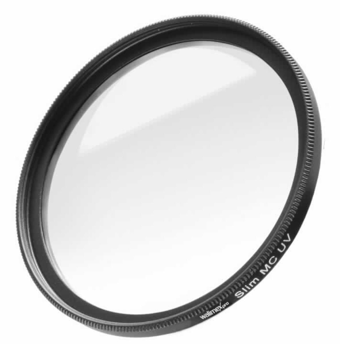 Sog. Walimex pro UV-Filter slim MC 46 mm, in Form eines runden, in einem Metallrahmen mit zusätzlichem Frontgewinde gefassten, UV-Licht absorbierenden, mehrschichtvergüteten Filter aus optisch bearbeitetem, planparallel geschliffenem Filterglas. Der Durchmesser beträgt 46 mm, die Höhe 6 mm, das Gewicht 15 g.
Äußere Form: siehe Abbildung in der Anlage. 
Der UV-Filter wurde für die Landschaftsfotografie entwickelt und wird auf ein Foto-Objektiv (nicht Gegenstand dieser vZTA-Entscheidung) geschraubt. Er blockiert ultraviolettes Licht, macht Fernsichten möglich, weil der sog. Dunst gemildert wird. Der Bildeindruck vermittelt dadurch sattere Farben und eine höhere Schärfe. Durch das zusätzliche Frontgewinde sind weitere Filter kombinierbar.
Das Erzeugnis ist in einer passenden, für die dauerhafte Aufbewahrung geeigneten Schutzhülle verpackt.

Die Ware wird als "optisches Element, aus Stoffen aller Art, für Instrumente und Geräte, gefasst, nicht aus nicht optisch bearbeiteten Glas, Filter" eingereiht.