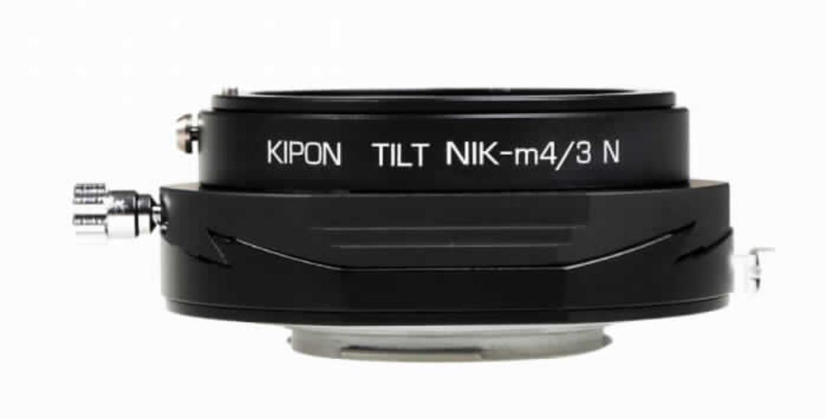 Tilt/Shift-Adapter, sog. Kipon Tilt Adapter für Nikon F auf MFT, im Wesentlichen bestehend aus einem Metall - Adapterring (Gewicht ca. 158 g) mit Bajonettanschluss und einem Gegenanschluss für Systemkameras.
Äußere Form: siehe Abbildung in der Anlage.
Der präzise gefertigte Adapter rastet im Bajonettanschluss der Kamera ein. Der Anschluss zwischen Adapter, Kamera und Objektiv ist mechanisch, es erfolgt keine elektronische Datenübertra-gung. Blende, Fokussierung etc. werden manuell eingestellt, die Scharfstellung ins Unendliche ist möglich. Der Adapter verfügt über eine 360°-Rotationsfunktion sowie über eine Neigungsfunktion, die um maximal 10° geneigt werden kann. Mit der Tilt-Funktion können bestimmte Motive in einem Foto hervorgehoben und Objekte ein- und ausgeblendet werden. Der Adapterring dient als Anschlussstück zwischen Objektiven der Nikon F Serie auf Panasonic und spiegellose Olympus M4/3 Kameras.

Die Ware wird als "Zubehör, erkennbar hauptsächlich bestimmt für Objektive für Kameras, die nicht von den Unterpositionen (TARIC) 9002 1100 15 bis 9002 1100 85 erfasst werden" eingereiht.