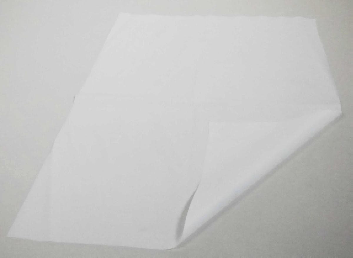 Mit Kunststoff bestrichenes Gewebe, Foto siehe Anlage, 
- als Meterware, mit einer Breite von mehr als 30 cm, 
- aus einem einfarbigen Gewebe aus Chemiefasern, das auf der Außenseite (Schauseite) mit dem bloßen Auge
  wahrnehmbar mit Kunststoff (laut Antrag Polyester; kein Zellkunststoff), bestrichen ist, 
- von Hand bei einer Temperatur zwischen 15 und 30 °C auf einen Dorn von 7 mm Durchmesser aufrollbar, 
  ohne rissig zu werden.

"Gewebe, mit Kunststoff (Polyester) bestrichen, anderes als solche der Position 5902, anderes als in den 
 Unterpositionen 5903 9091 00 bis 5903 9099 30 genannte"