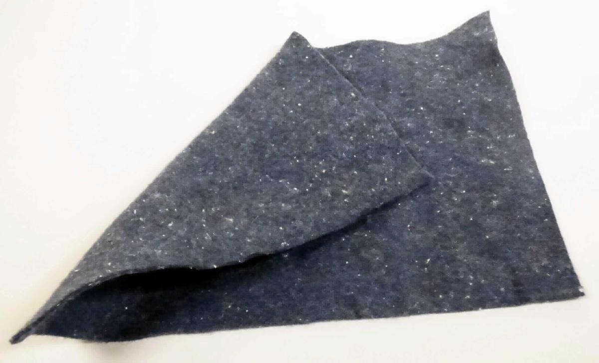 Nadelfilz, sog. Aramidvlies, Foto siehe Anlage,
- als Meterware,
- laut Untersuchungsergebnis:
-- Nadelfilz, somit weder eine Ware der Position 5603 noch der Position 6001,
-- aus laut Antrag Polyester,
-- weder getränkt, bestrichen, überzogen noch laminiert.

"Filz, Nadelfilz, weder getränkt, bestrichen, überzogen noch laminiert, anderer als in der Unterposition 5602 1011 
 genannte"