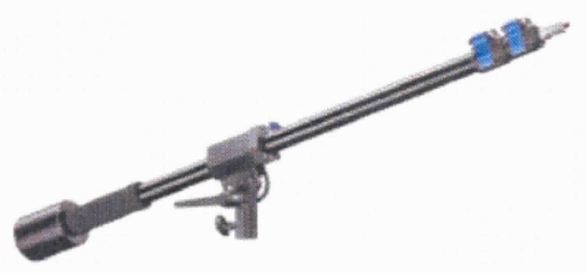Galgenstativ aus Stahlguss

Bei der Ware handelt es sich um ein sogenanntes Galgenstativ, bestehend aus einem Gewicht aus Stahlguss (Gewicht ca. 2 kg), einer Stange aus Stahl und Feststellelementen aus Kunststoff, Stahl und Aluminium  (zusammen ca. 0,8 g).  Der Stahlgusskörper überwiegt gewichtsmäßig.

Die Ware ist als "andere Waren aus gegossenem Stahl" in den TARIC-Code 7325 9990 90 einzureihen.