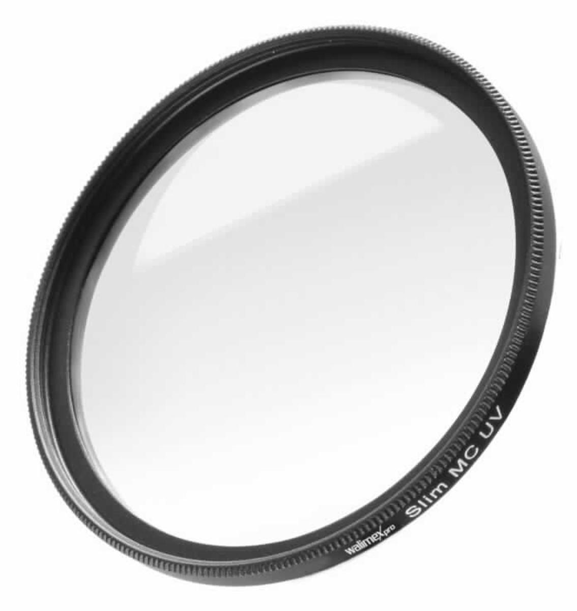 Sog. Walimex pro UV-Filter Slim MC 86 mm, im Wesentlichen bestehend aus einem planparallel geschliffenen, hochwertigen, mehrschichtvergüteten Filterglas, gefasst in einer Metallfassung mit Gewinde (Durchmesser 86 mm, Bauhöhe der Fassung 6 mm, Gewicht 15 g) und einem zusätzlichen Frontgewinde, wodurch weitere Filter kombinierbar sind. 
Äußere Form: siehe Abbildung in der Anlage. 
Der UV-Filter wurde für die Landschaftsfotografie entwickelt und wird auf das Objektiv einer digitalen Kamera (nicht Gegenstand dieser vZTA-Entscheidung) geschraubt. Er blockiert ultraviolettes Licht und trägt damit zu einem besseren Bildergebnis bei. Zusätzlich schützt der Filter vor Staub, Spritzwasser und Kratzern auf der Frontlinse. Das Erzeugnis ist in einer passenden, für die dauerhafte Aufbewahrung geeigneten Schutzhülle verpackt.

Die Ware wird als "optisches Element, aus Stoffen aller Art, für Instrumente und Geräte, gefasst, nicht aus nicht optisch bearbeiteten Glas, Filter" eingereiht.