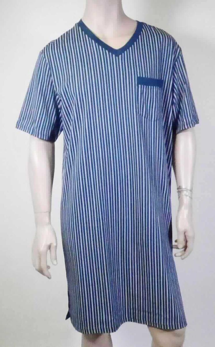 Kleid, sog. Herrennachthemd, Art. 169884, Größe M, Foto siehe Anlage,
- in einem Polybeutel verpackt,
- aus ca. 0,5 mm dicken, bedruckten Gewirken aus laut Antrag 100 % Baumwolle, 
- über den halben Oberschenkel reichend (Rückenlänge: ca. 102 cm), 
- mit einem V-förmigen Halsausschnitt mit einer kontrastfarbenen Randeinfassung,
- ohne Öffnung und ohne Verschluss,
- mit kurzen Ärmeln,
- mit einer aufgesetzten Brusttasche,
- mit ca. 18 cm hochreichenden Seitenschlitzen, 
- am unteren Rand durch Umschlagen und Festnähen gesäumt,
- kann nach seinen objektiven Merkmalen unterschiedslos im Bett oder an anderen Orten getragen werden und ist 
  daher nicht dazu bestimmt, ausschließlich oder im Wesentlichen als Nachtkleidung im Bett getragen zu werden;
  somit kein Nachthemd,
- kann ohne ein weiteres, den Unterkörper bedeckendes Kleidungsstück getragen werden.
 
"Kleid, aus Gewirken, für Frauen, aus Baumwolle"