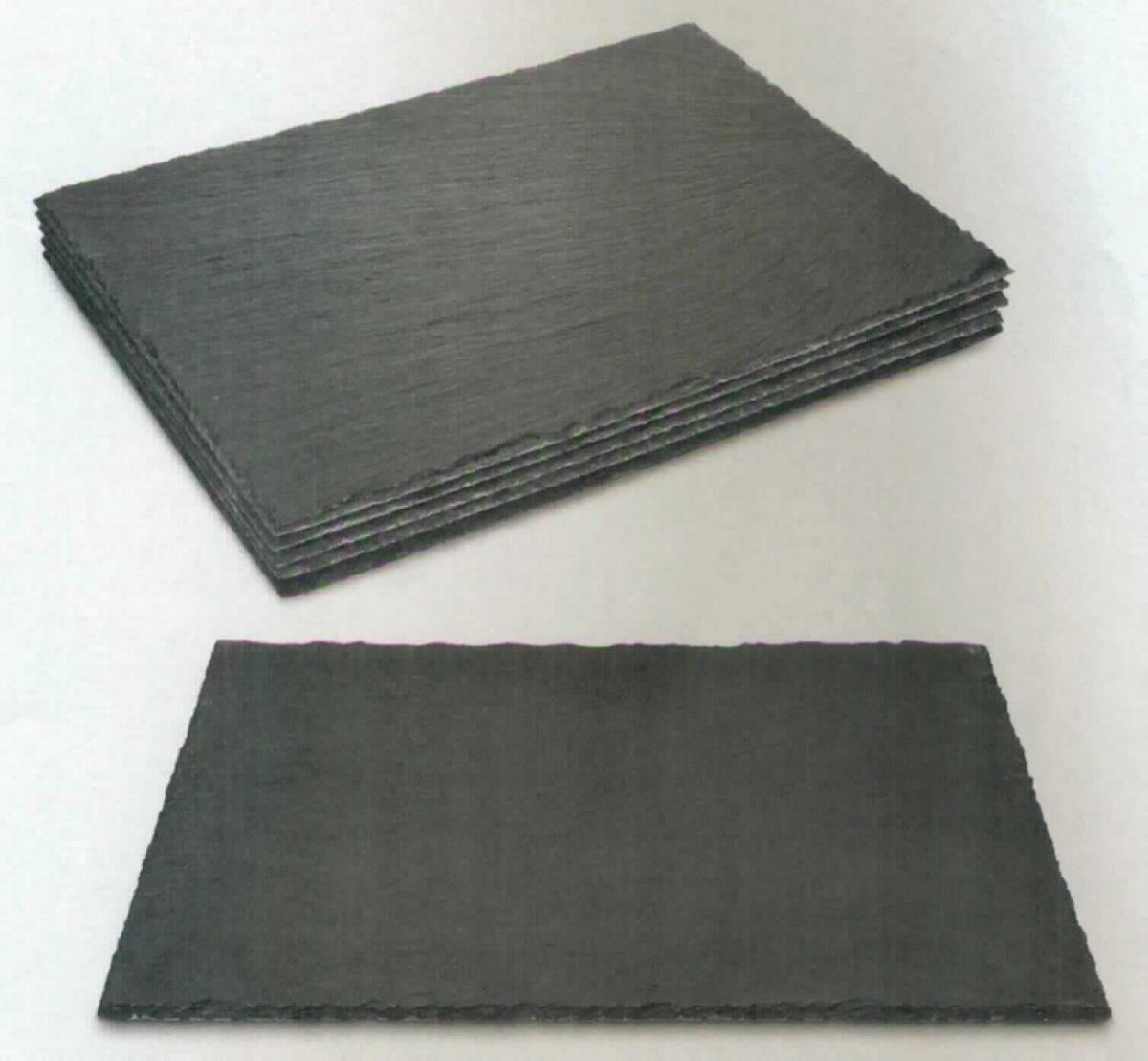Angaben:
Schieferplatten Set (6 Stück) zum Servieren; Abmessungen: 40 x 30 cm; Gewicht: 1,55 kg.

Befund:
Bearbeiteter Tonschiefer und Waren aus Tonschiefer oder aus Pressschiefer.