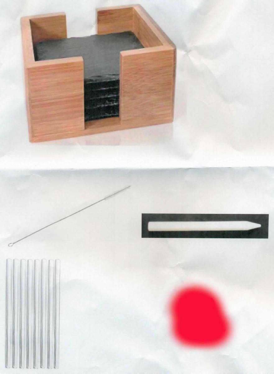 Angaben:
Acht eckige Untersetzer aus Schiefer in einer Bambushalterung mit acht Glasstrohhalmen und einem Kreidestift zum Servieren von Getränken + Reinigungsbürste, gemeinsam umverpackt.

Hier:
Kreidestift; Länge: 8 cm; Durchmesser: 0,5 cm.

Zusammenstellung bestehend aus acht Untersetzern, einer Bambushalterung, acht Glasstrohhalmen und einer Reinigungsbürste. Da die Waren weder zur Ausübung einer bestimmten Tätigkeit noch der Befriedigung eines gemeinsamen Bedarfs dienen, scheidet eine Einreihung als Warenzusammenstellung im Sinne der AV 3b) aus. Die Bestandteile (hier: Kreidestift) sind daher getrennt einzureihen.

Befund:
Schreib- oder Zeichenkreide, ohne festen Schutzmantel.