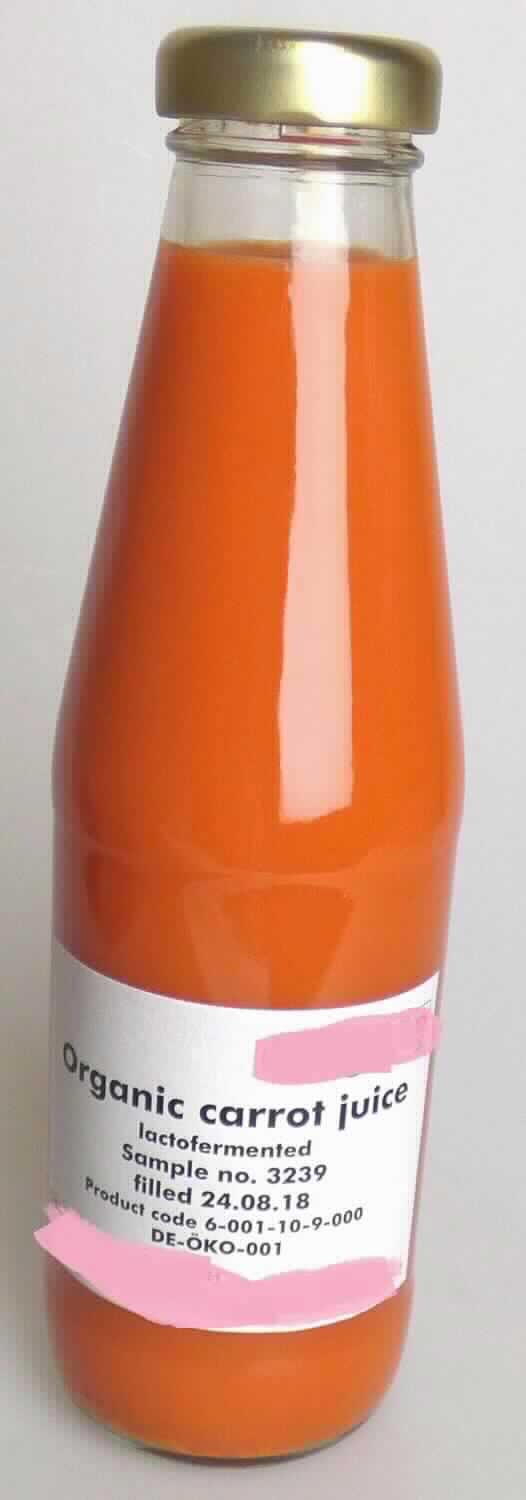 Karottensaft, milchsauer vergoren.

Antragsangaben (als zutreffend unterstellt): Milchsauer vergorener Karottensaft. Handelseinheit: in Großgebinden. Es wurden vertrauliche Angaben gemacht.

Beschaffenheit des vorgelegten Warenmusters: orangefarbene, trübe Flüssigkeit, leicht süß-säuerlich und nach Karotte schmeckend. 

Alkohol (gemäß Angabe): nicht enthalten. 
Erzeugnisse bzw. Fette aus Erzeugnissen der Positionen 0401 bis 0404 (gemäß Angabe): nicht enthalten. 
Saccharose oder Invertzucker (gemäß Nährwertinformation): enthalten.

Nicht alkoholhaltiges Getränk, anderes als in den UPos 2202 1000 bis 2202 9915 der KN genannt, Zucker (Saccharose oder Invertzucker) enthaltend, anderes.