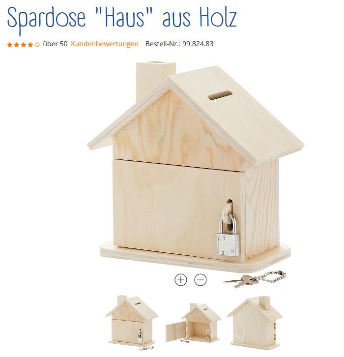 Spardose "Haus" (Abbildung siehe Anlage),
- aus Kiefernsperrholz, in Form eines Hauses (Abmessungen: 15 x 8 x 14,5 cm)
  mit Schlitz zum Einwerfen von Münzen im Dach und mittels Vorhängeschloss
  absperrbarer Verschlussöffnung auf der Vorderseite zur Entnahme der Münzen,
- in einer Kunststofftüte verpackt,
- dient als Ziergegenstand beim Sammeln von Münzen.
Der Charakter der Ware wird durch das Holzhaus bestimmt.

"Ziergegenstand aus Holz, nicht aus tropischem Holz;  zusammengesetzte
 Ware aus Holzhaus - charakterbestimmend - und Vorhängeschloss
 aus unedlem Metall; - Spardose Haus"