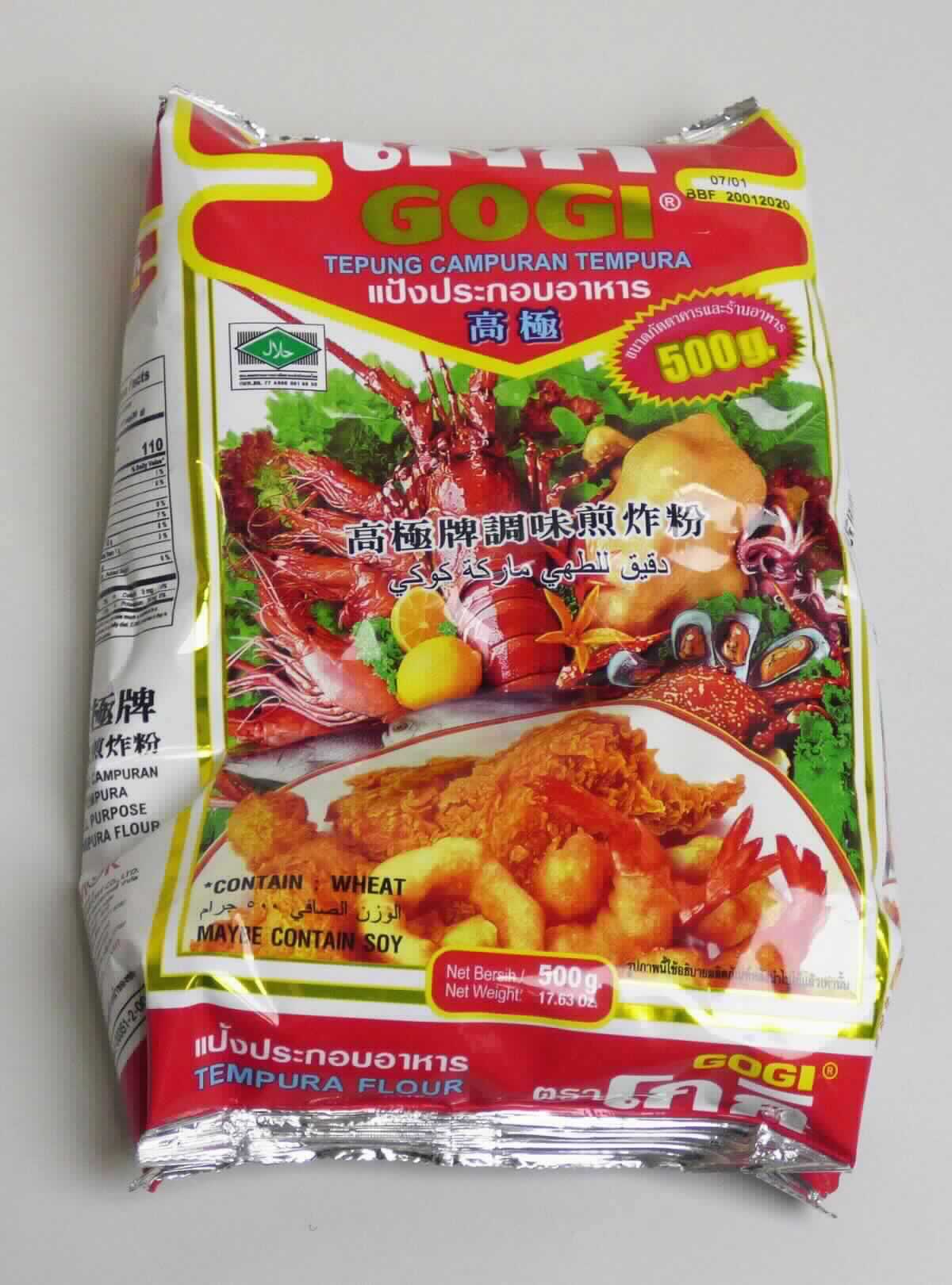 Tempura-Backmischung

Beschreibung des vorgelegten Warenmusters:
Beigeweißes, sehr feines, mehliges, klumpendes Pulver, Geschmack leicht säuerlich, ansonsten weitgehend neutral, original verpackt in rot-weißem Schlauchfolienbeutel aus kaschierter Alufolie mit Abbildung von Hühnchen, Meeresfrüchten, Gemüse und sonstigen zum Panieren geeigneten Lebensmitteln und einem Serviervorschlag mit den durch Frittieren fertig zubereiteten Produkten; der Aufdruck enthält mehrsprachige Angaben zum Erzeugnis ("TEPUNG CAMPURAN TEMPURA"), zur Füllmenge (500 g), zur Herkunft (Thailand) und eine Zubereitungs-
empfehlung sowie auf einem deutschsprachigen Etikett folgende Angaben (auszugsweise): die Verkehrs-
bezeichnung ("Tempura-Backmischung zum Panieren"), die Zutatenliste (siehe Feld 8) und einen Zubereitungs-
vorschlag (Packungsinhalt mit 700 ml kaltem Wasser vermischen, nach Belieben Gemüse oder Fleisch darin wenden und in Öl frittieren bis die Panade goldbraun geworden ist).

Kakao, Milchfett und Milchprotein: nach der Zutatenliste nicht enthalten
Stärke/Glucose*: 50 bis weniger als 75 GHT
Saccharose/Invertzucker/Isoglucose*: 0 bis weniger als 5 GHT 
*: abgeleitet aus der Rezeptur

Lebensmittelzubereitung aus Mehl, ohne Gehalt an Kakao, anderweit weder genannt noch inbegriffen, 5 GHT oder mehr Stärke enthaltend, mit einem Gehalt an Saccharose (einschließlich Invertzucker als Saccharose berechnet) oder Isoglucose (als Saccharose berechnet) von weniger als 60 GHT, Tempuramischung; auf Grund des allgemeineren Verwendungszwecks keine Mischung zum Herstellen von Backwaren der Position 1905 KN im Sinne der Unterposition 1901 2000 KN.