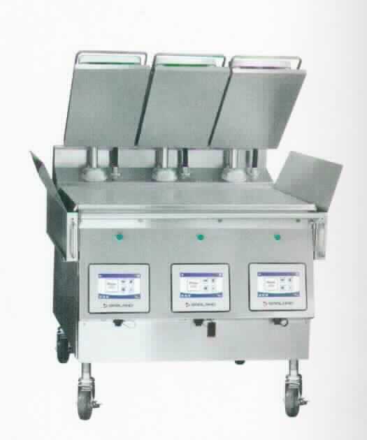 Elektrischer Kontaktgrill (Clampshell Grill) für die Systemgastronimie Modell ME-3PX, 
(beispielhafte Abbildung siehe Anlage),
- Kontaktgrill mit 3 zweiflächigen Grillplatten, elektrischer Heizvorrichtung (Spannung von 220V/380V
  bis 240V/415V; Leistungen bis zu 23,8 kW), Bedienelementen, USB-Anschluss (für die 
  Menüaktualisierung) und einem Touch-Display in einem Gehäuse mit Rollen, Abmessungen 
  971 x 870,5 mm, Höhe 117 cm, Gewicht 295 kg,
- zum Erwärmen und Grillen von Speisen durch Kontaktgrillplatten,
- zum gewerblichen Gebrauch (z. B. in der Systemgastronomie).

"Apparat zum Behandeln von Stoffen durch auf einer Temperaturänderung beruhende Vorgänge (Heizen), keine Ware der TARIC-Codes 8419 1100 00 bis 8419 6000 00, zum Wärmen von Speisen, keine Maschine zum Zubereiten von Kaffee oder anderen heißen Getränken - sog. Kontaktgrill"