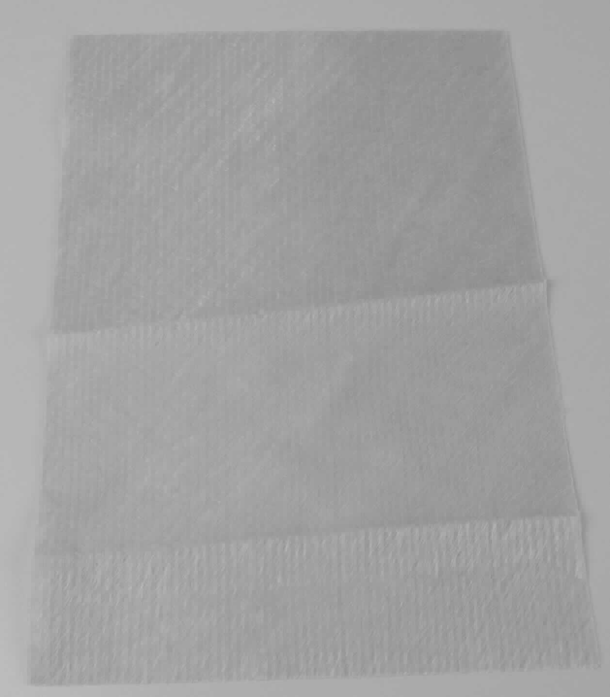 Vliesstoff, sog. Endlosfaservlies, Foto siehe Anlage,
- als Meterware, laut Antrag mit einer Breite von 1,00 m, 1,90 m, 3,00 m und 3,80 m und einer Länge von 150 m, 
- laut Untersuchungsergebnis:
-- aus synthetischen Filamenten (laut Antrag Polypropylen),
-- mechanisch verfestigt,
-- weder bestrichen noch überzogen,
-- einlagig,
-- kein melt blown,
- mit einem Quadratmetergewicht von laut Antrag 140 g.

"Vliesstoff, aus synthetischen Filamenten, mit einem Quadratmetergewicht von mehr als 70 g bis 150 g, weder
 bestrichen noch überzogen, andere als in den Unterpositionen 5603 1390 30 und 5603 1390 70 genannte"