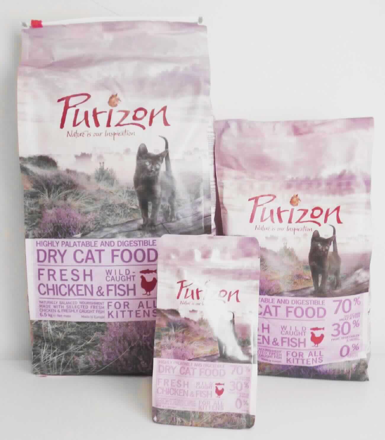 Antragsangaben: Alleinfuttermittel für heranwachsende Katzen. Sorte: Huhn & Fisch in den Verpackungseinheiten 400 g, 2,5 kg und 6,5 kg. Zusammensetzung (Auszug): frisches und getrocknetes Hühnchenfleisch, Kartoffeln, Hühnerfett, Trockenei, frischer und getrockneter Hering, Fischöl, hydrolisierte tierische Proteine, Erbsenfasern und weitere Stoffe.

Beschaffenheit der vorgelegten Warenmuster: Originalkunststoffbeutel in Aufmachung für den Einzelverkauf, darin kleine, harte, dunkelbraune, dreieckige Stücke.
Stärke in der Ware (VO (EG) Nr. 121/2008)*: mehr als 10 GHT bis 30 GHT.
Milcherzeugnis in der Ware (gemäß Angabe): keine.

Zubereitung von der zur Fütterung verwendeten Art, Hunde- und Katzenfutter in Aufmachung für den Einzelverkauf, Stärke enthaltend, mit einem Gehalt an Stärke von mehr als 10 bis 30 GHT, keine Milcherzeugnisse enthaltend oder mit einem Gehalt an Milcherzeugnissen von weniger als 10 GHT.
