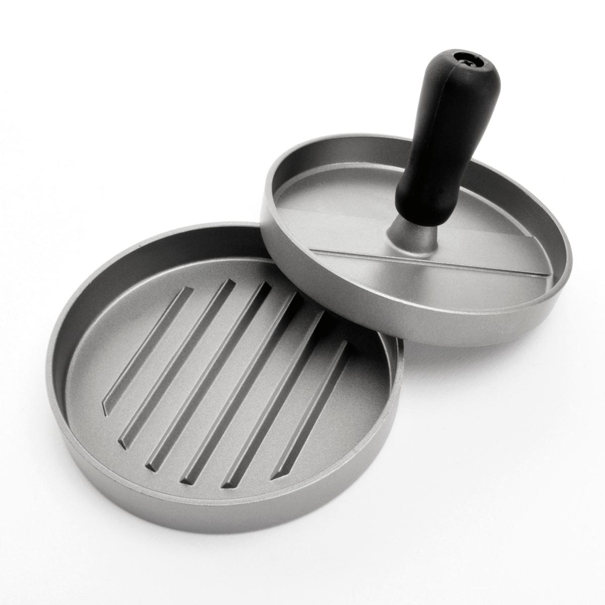 "Hamburgerpresse"

- mit freiem Arm zu handhabendes Erzeugnis in Form einer zweiteiligen Presse, 
  bestehend aus einem runden Stempel aus Aluminium mit Griff aus nicht 
  metallischem Stoff und einer runden Form, ebenfalls aus Aluminium,
  beide Teile sind mit Rillen versehen und passen genau ineinander

- durch Einlegen von Hackfleisch in die Form und Aufsetzen und Pressen 
  des Stempels wird eine runde, mit Rillen versehene Frikadelle für Hamburger
  geformt

- in einem Karton verpackt

Abbildung siehe Anlage.

Derartige Erzeugnisse gehören als "Handwerkzeuge (Haushaltswerkzeuge), anderweit weder genannt noch inbegriffen, mit arbeitendem Teil aus unedlem Metall" zur Codenummer 8205 5100 00 0 des Zolltarifs.