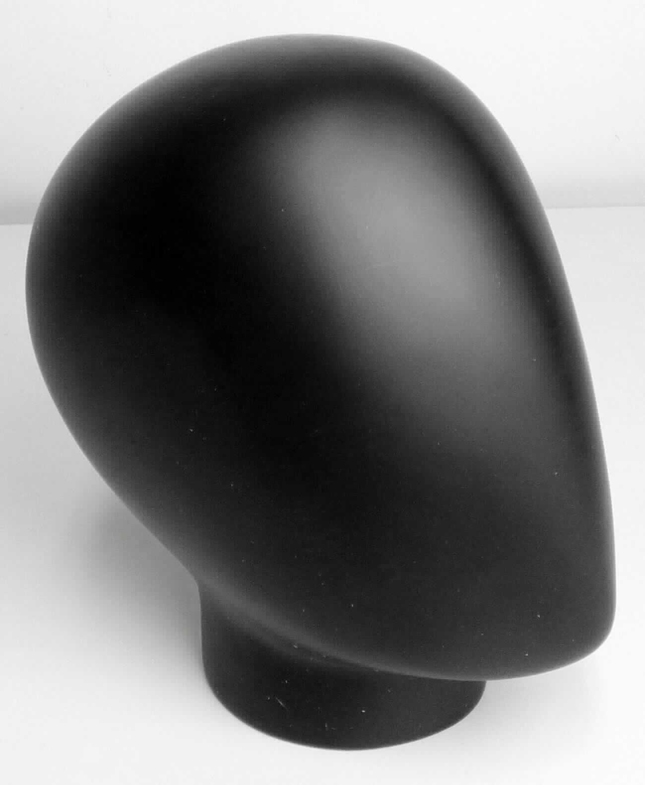 Bei dem Erzeugnis "snakebyte PS4 VR: Stand (black), Art. SB910005, Plastikkopf" handelt es sich um die Nachbildung eines menschlichen Kopfes aus schwarzem Kunststoff.

Die Ware dient als Ständer für VR Brillen.

Sie ist als "schaufensterpuppenähnliche Ware" einzureihen.